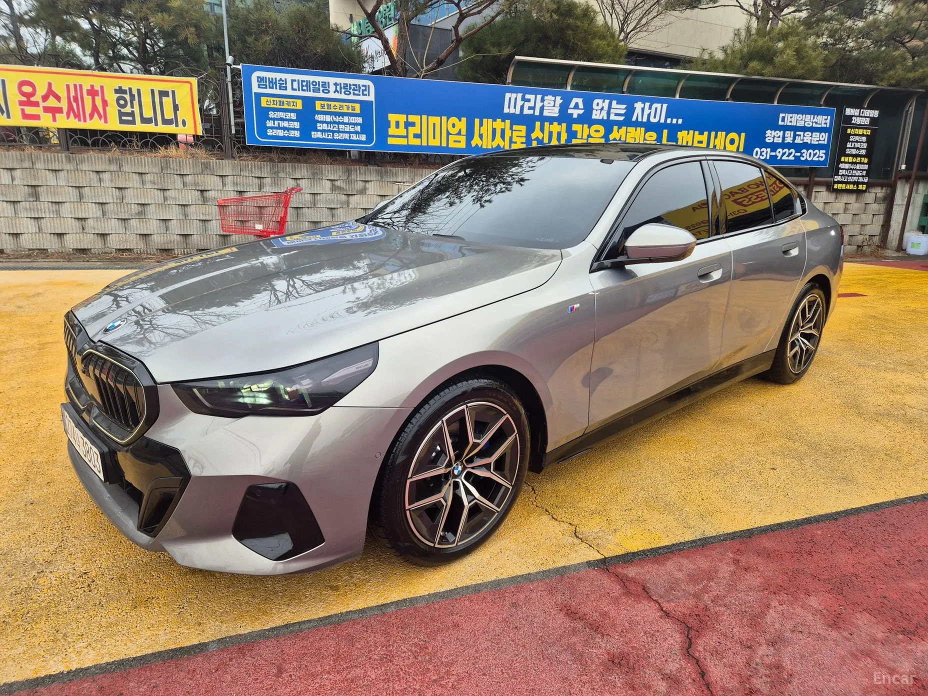 BMW 5 Series (G60) превью 4