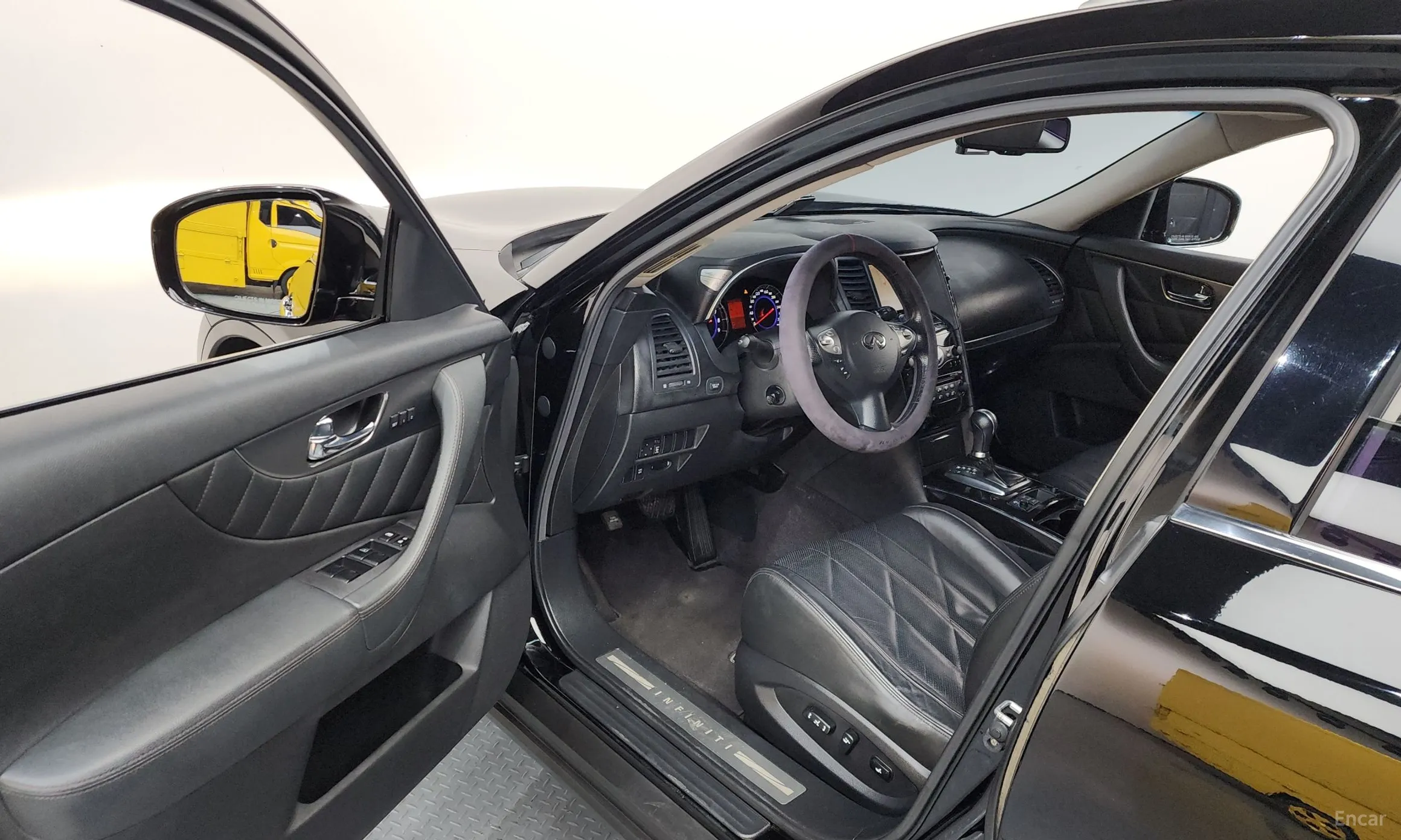 Infiniti FX35 превью 10