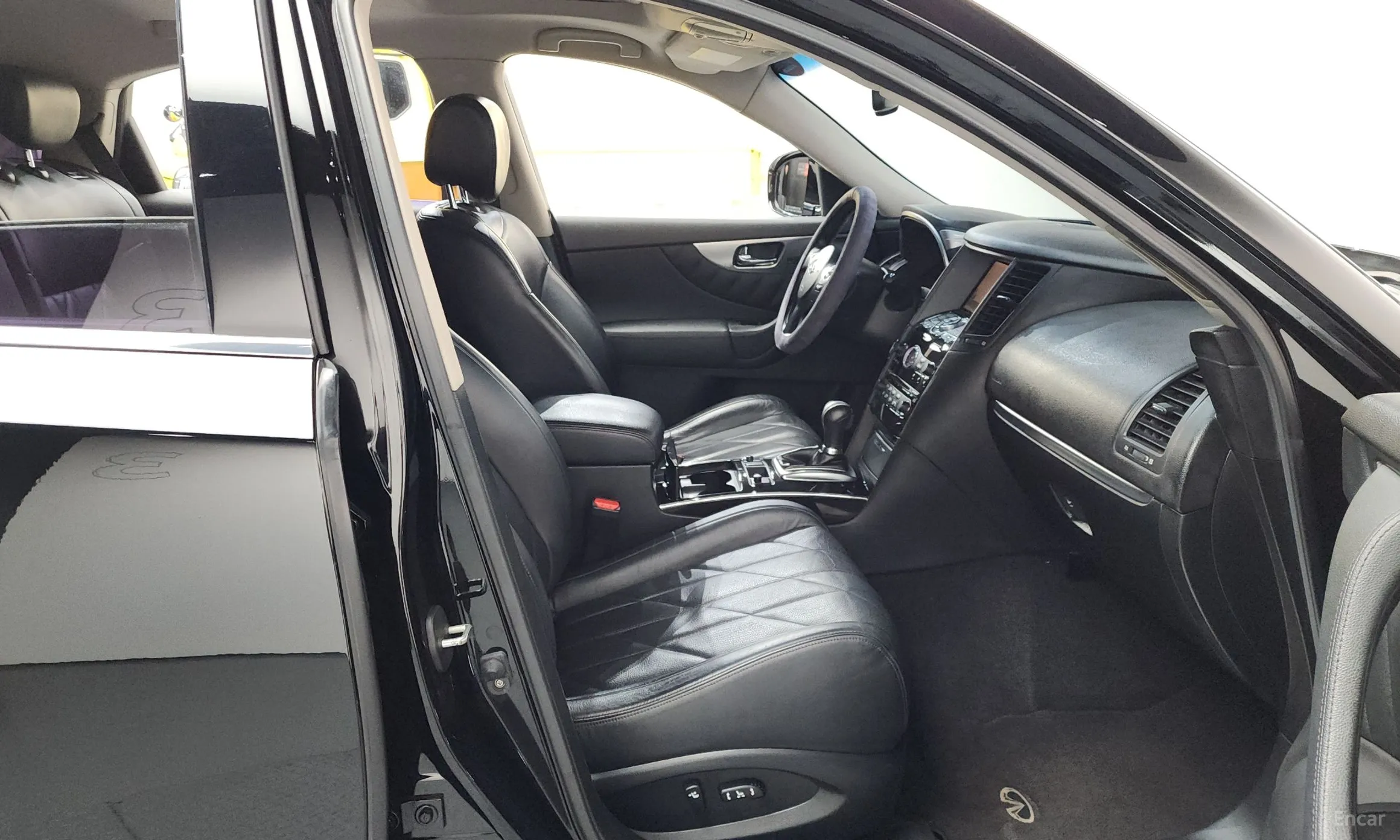 Infiniti FX35 превью 11