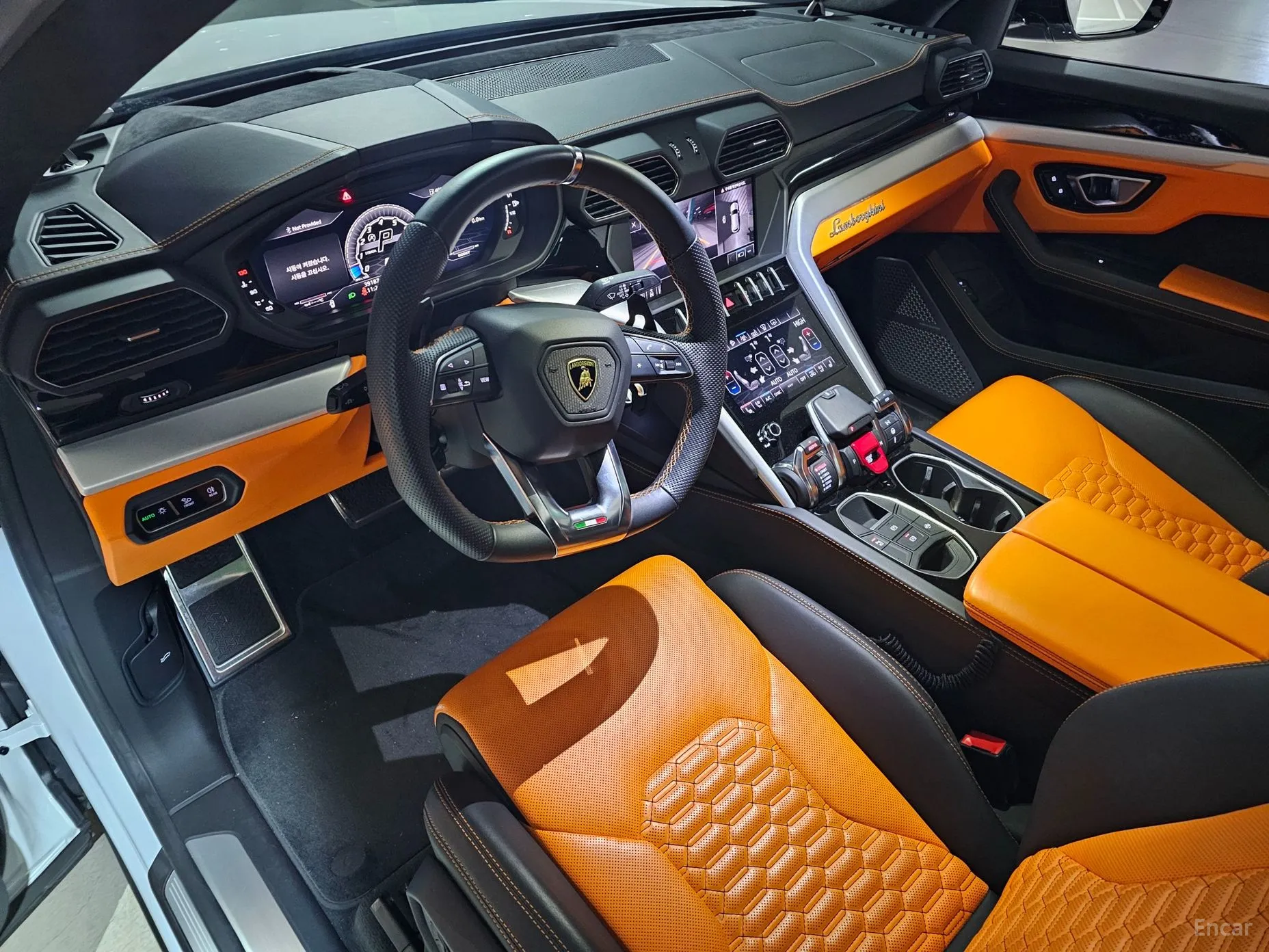 Lamborghini Urus превью 12