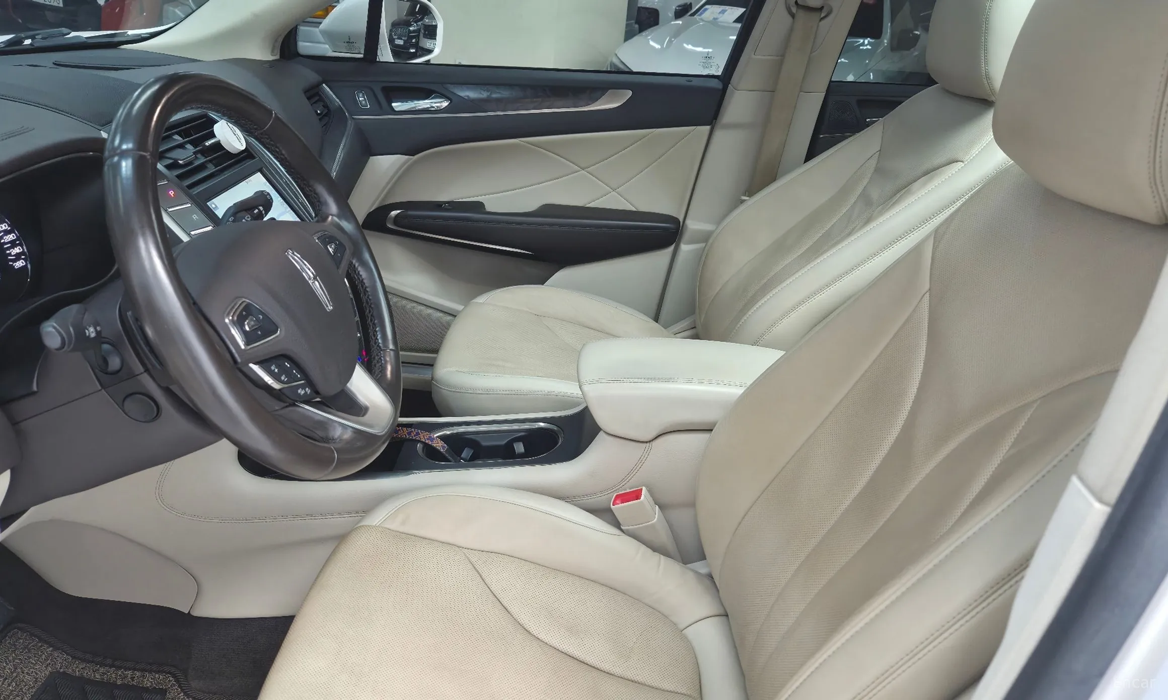 Lincoln MKC превью 12
