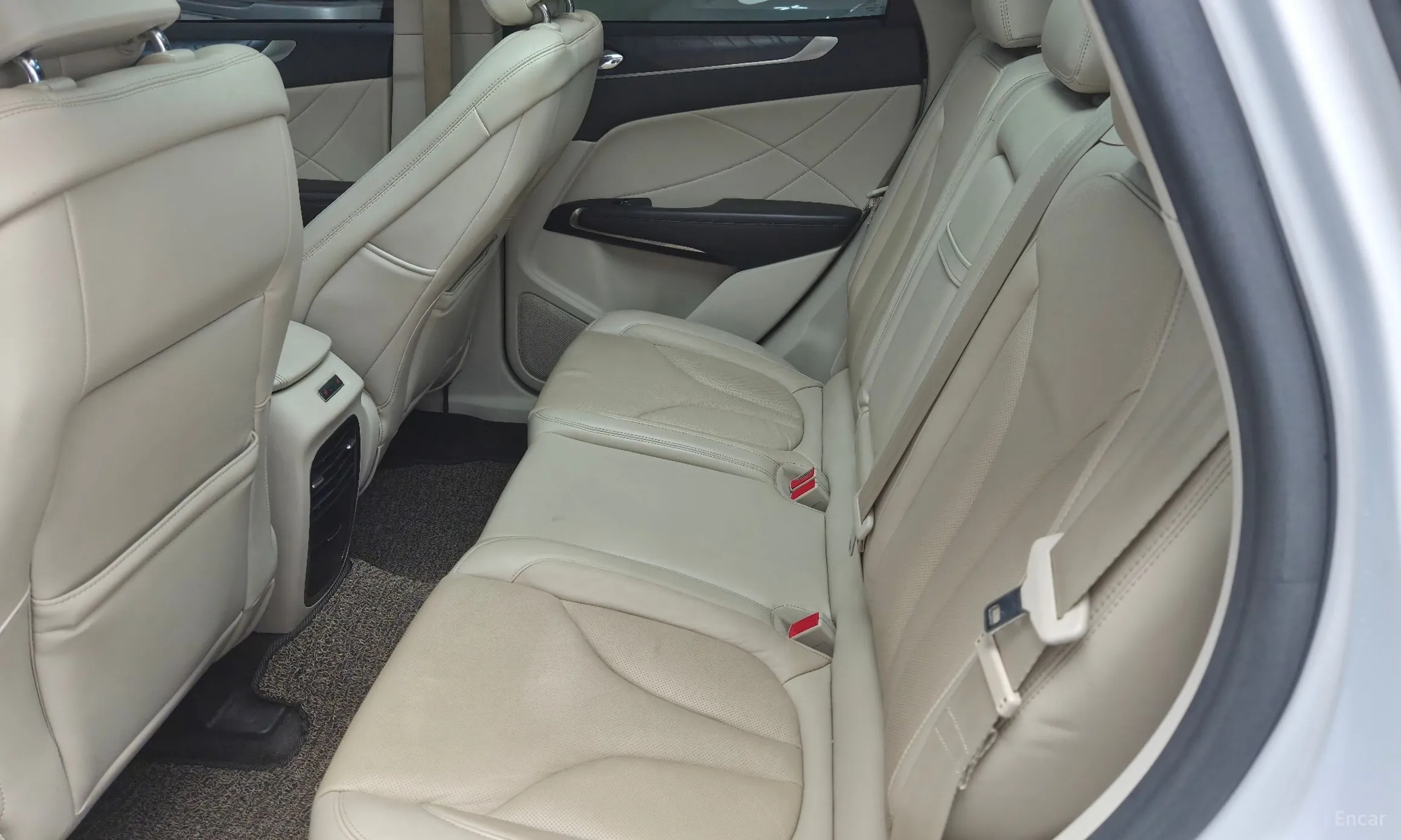Lincoln MKC превью 13