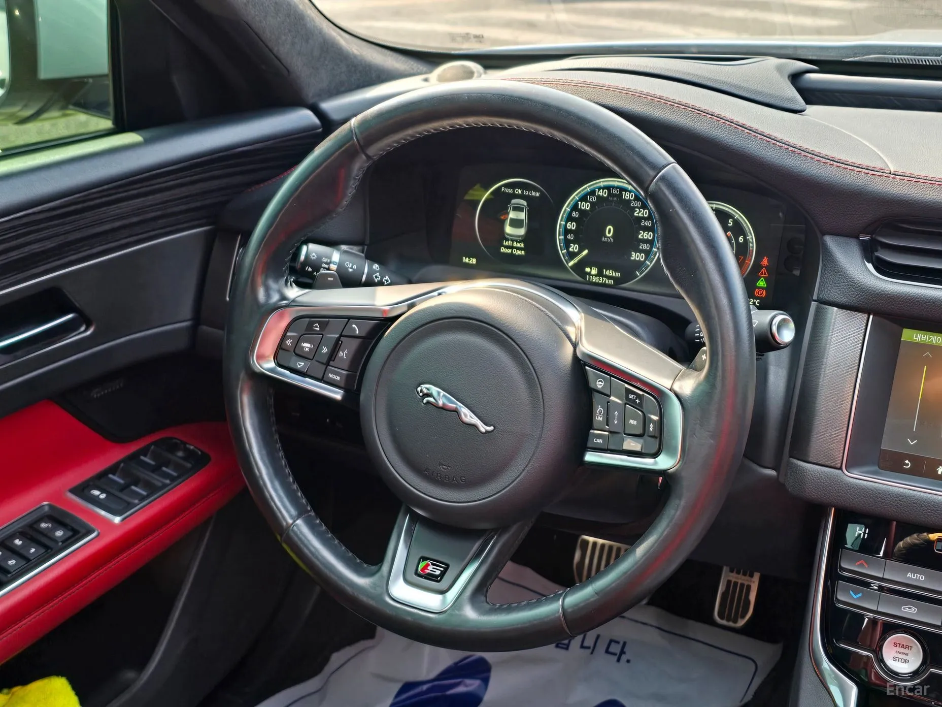 Jaguar XF (x260) превью 12