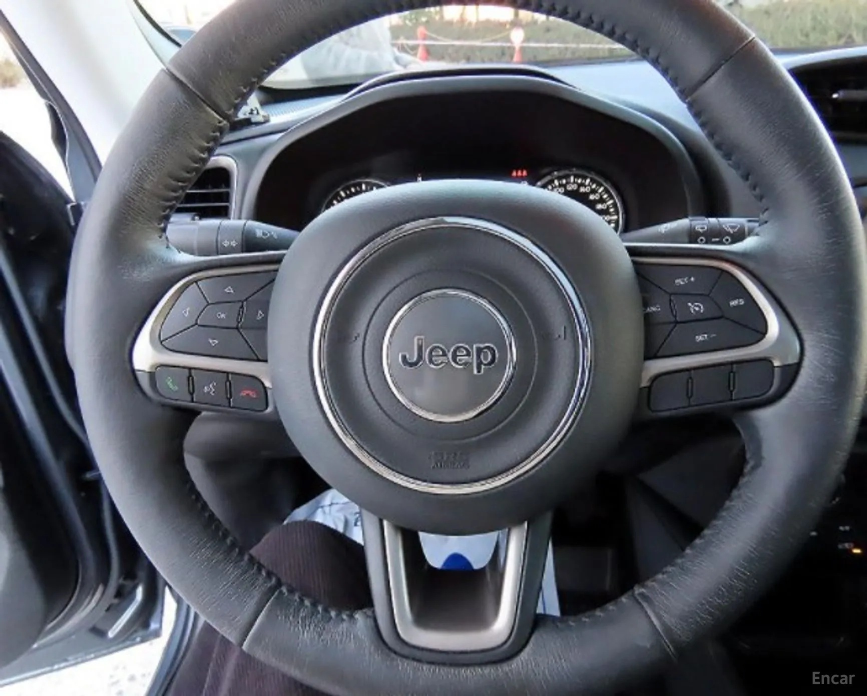 Jeep Renegade превью 10