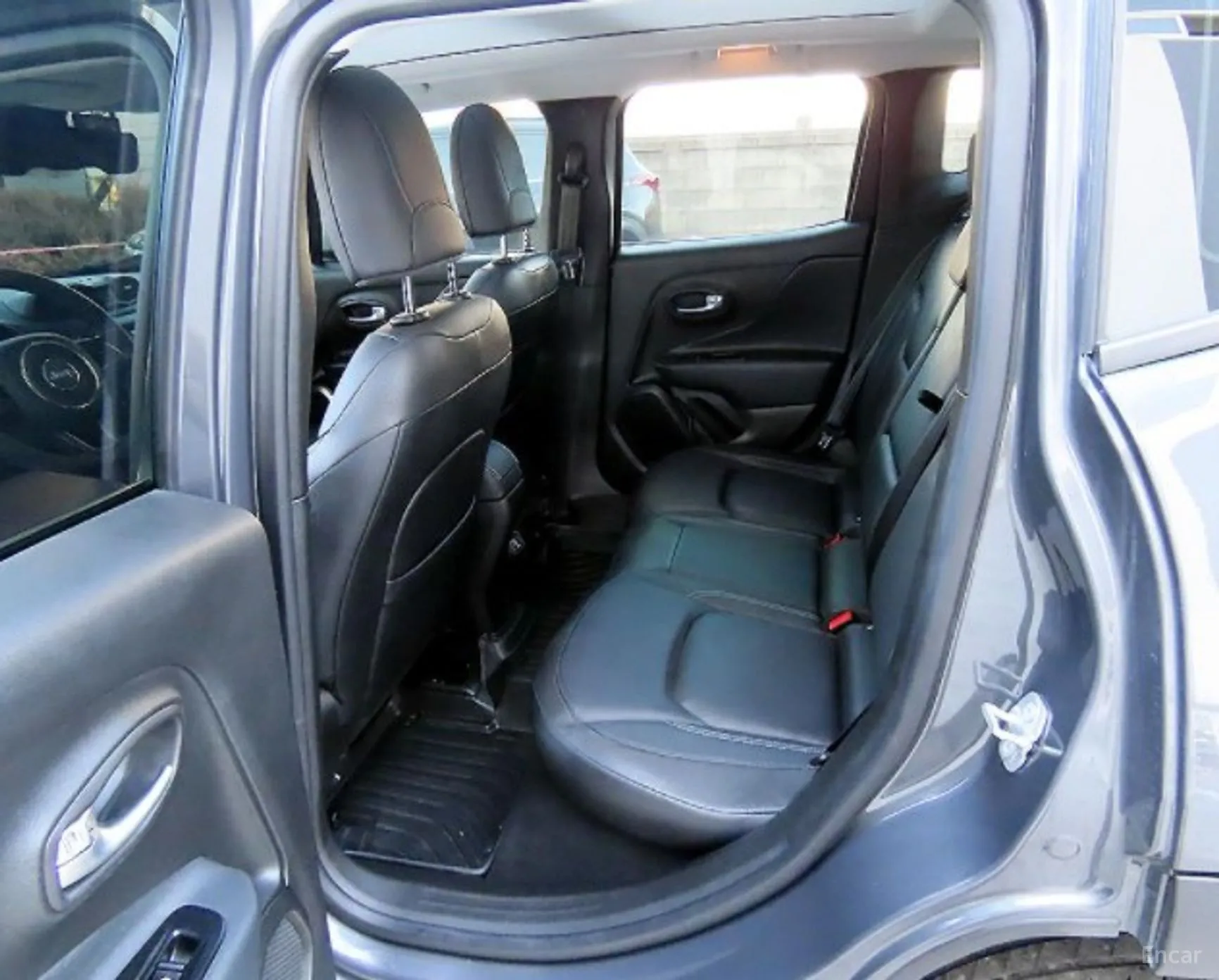 Jeep Renegade превью 12