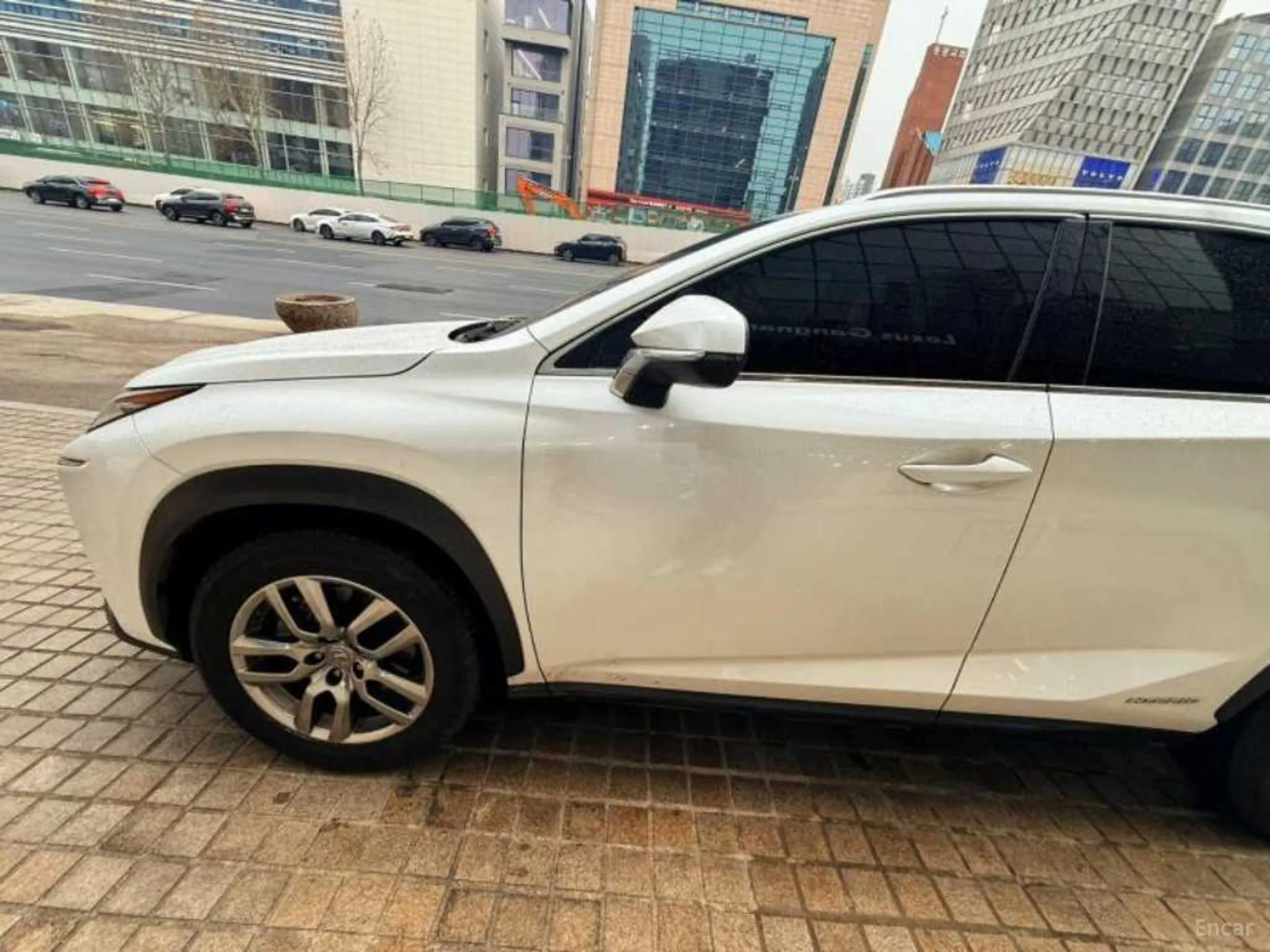 Lexus NX300h превью 3
