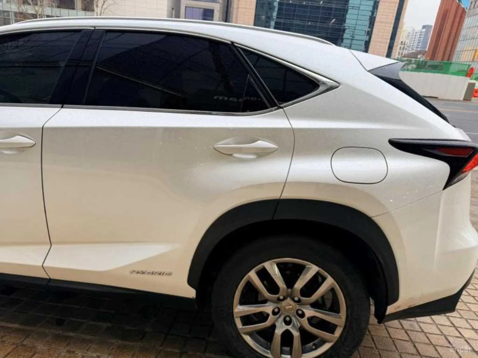 Lexus NX300h превью 4