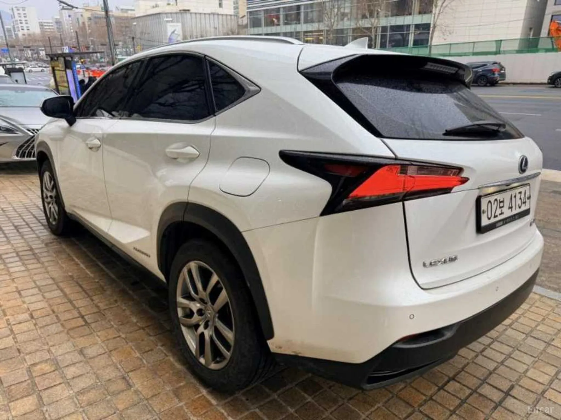 Lexus NX300h превью 5