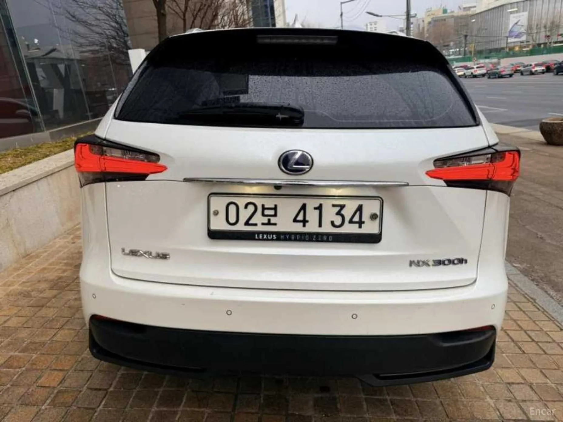 Lexus NX300h превью 6