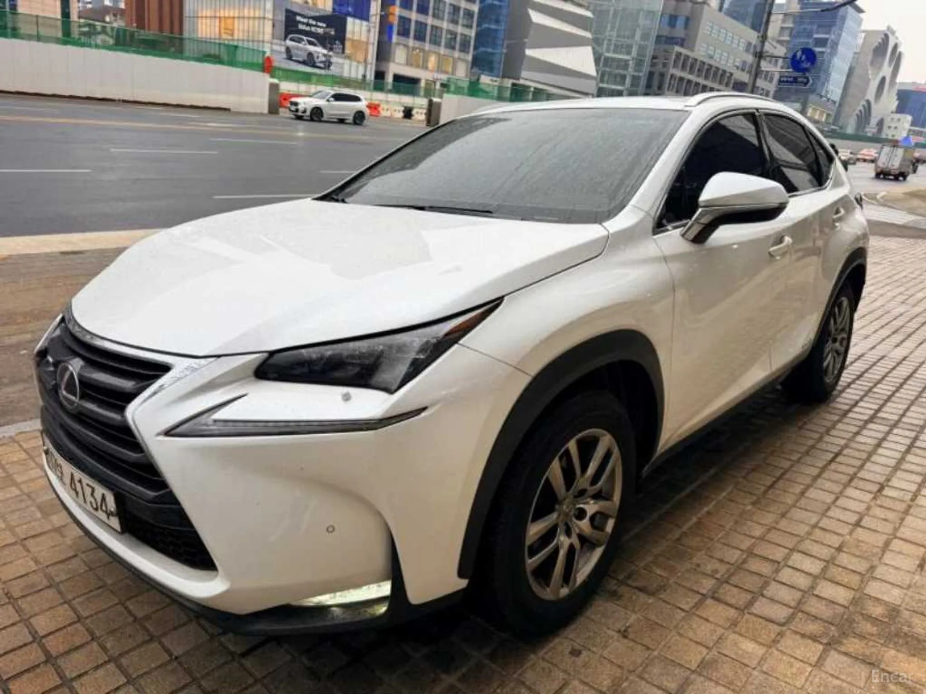Lexus NX300h превью 7