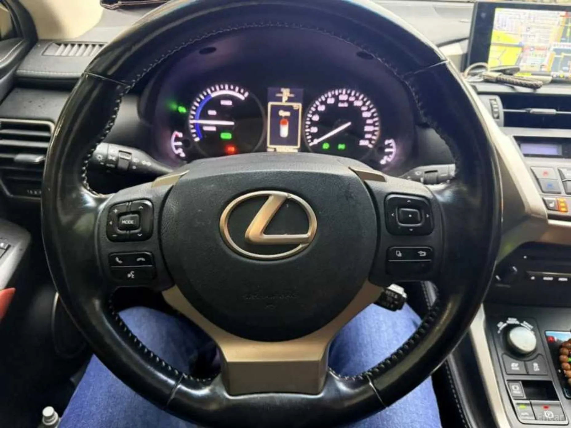 Lexus NX300h превью 9