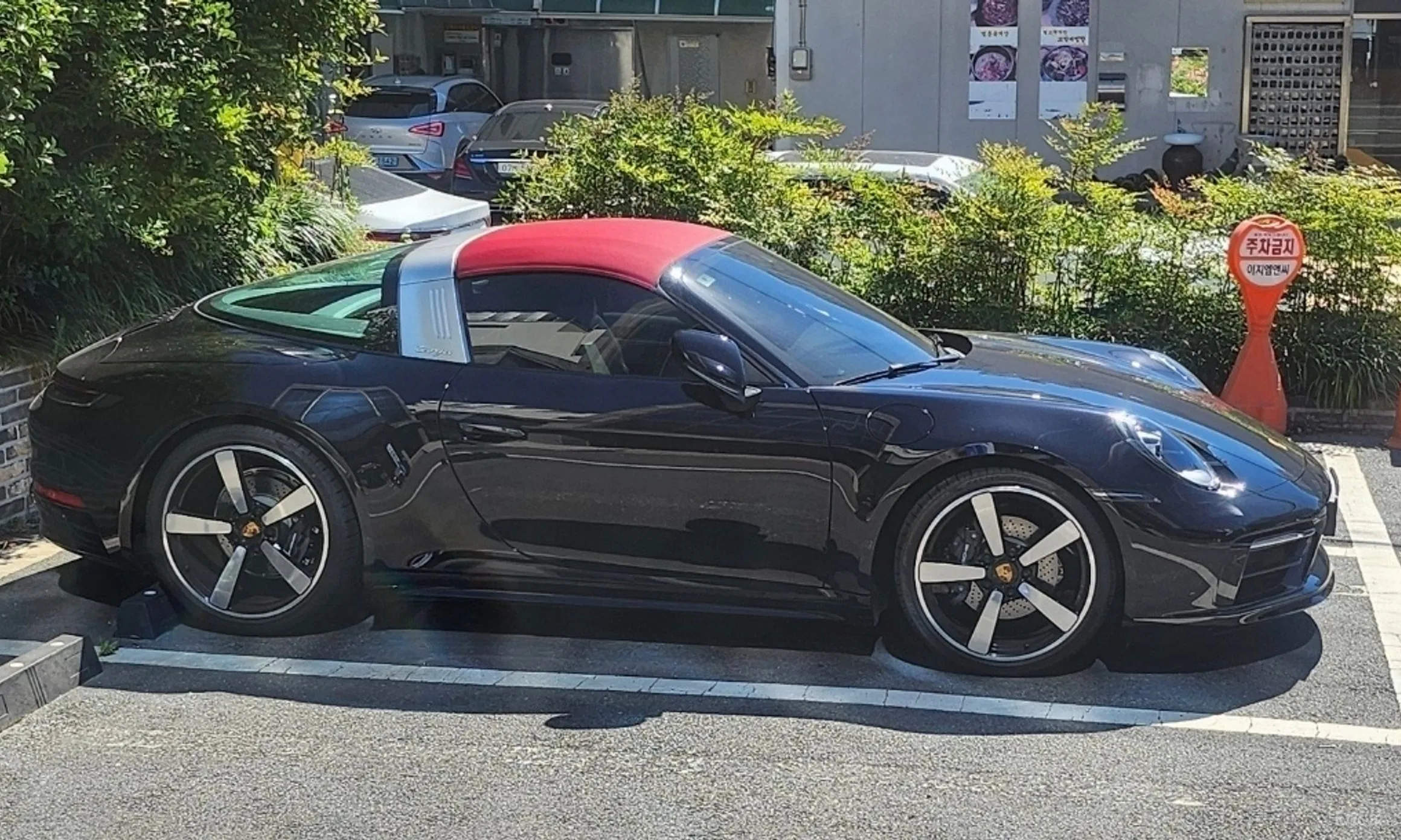 Porsche 911 (992) превью 20