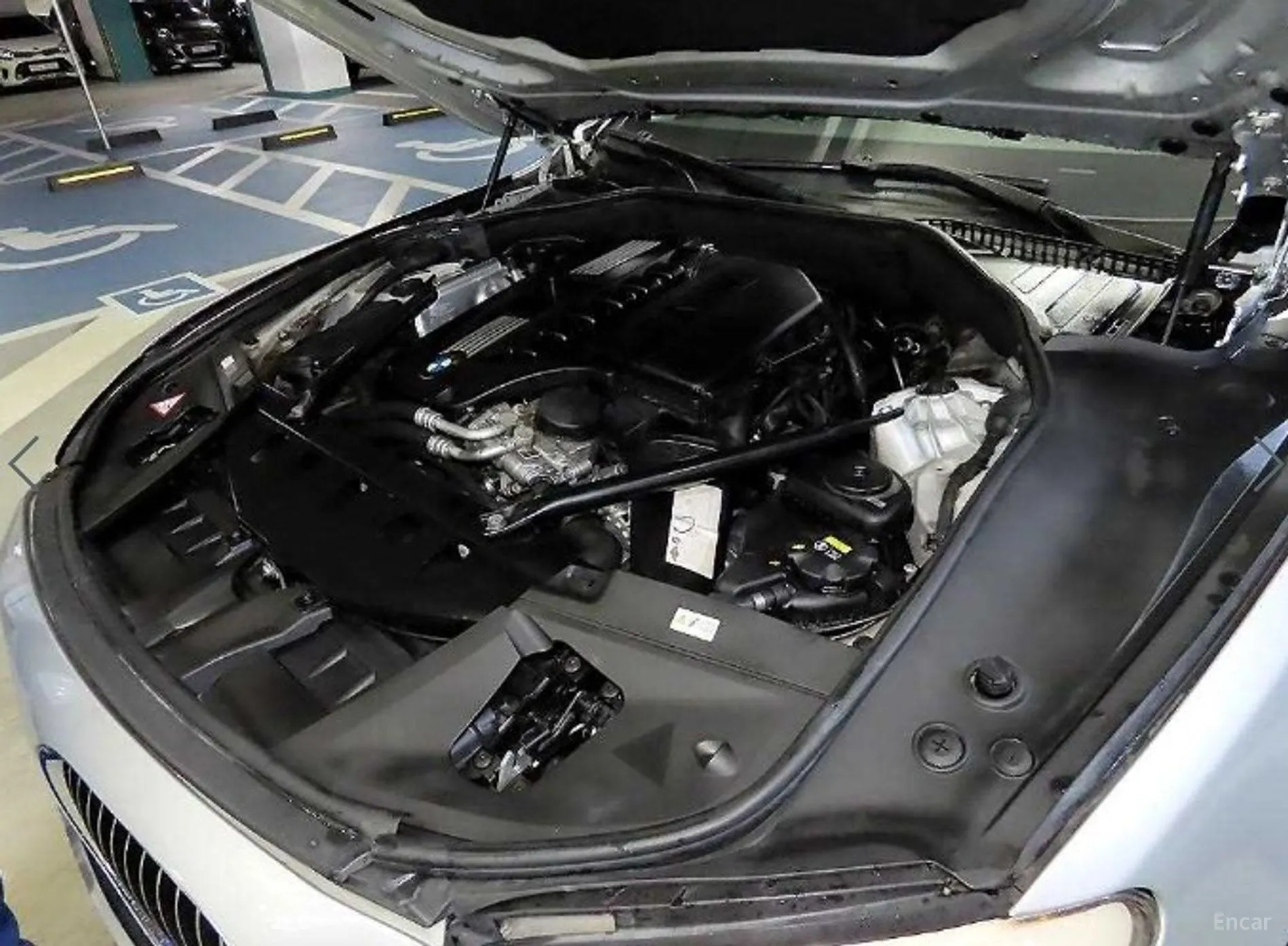 BMW 7 Series (F01) превью 19