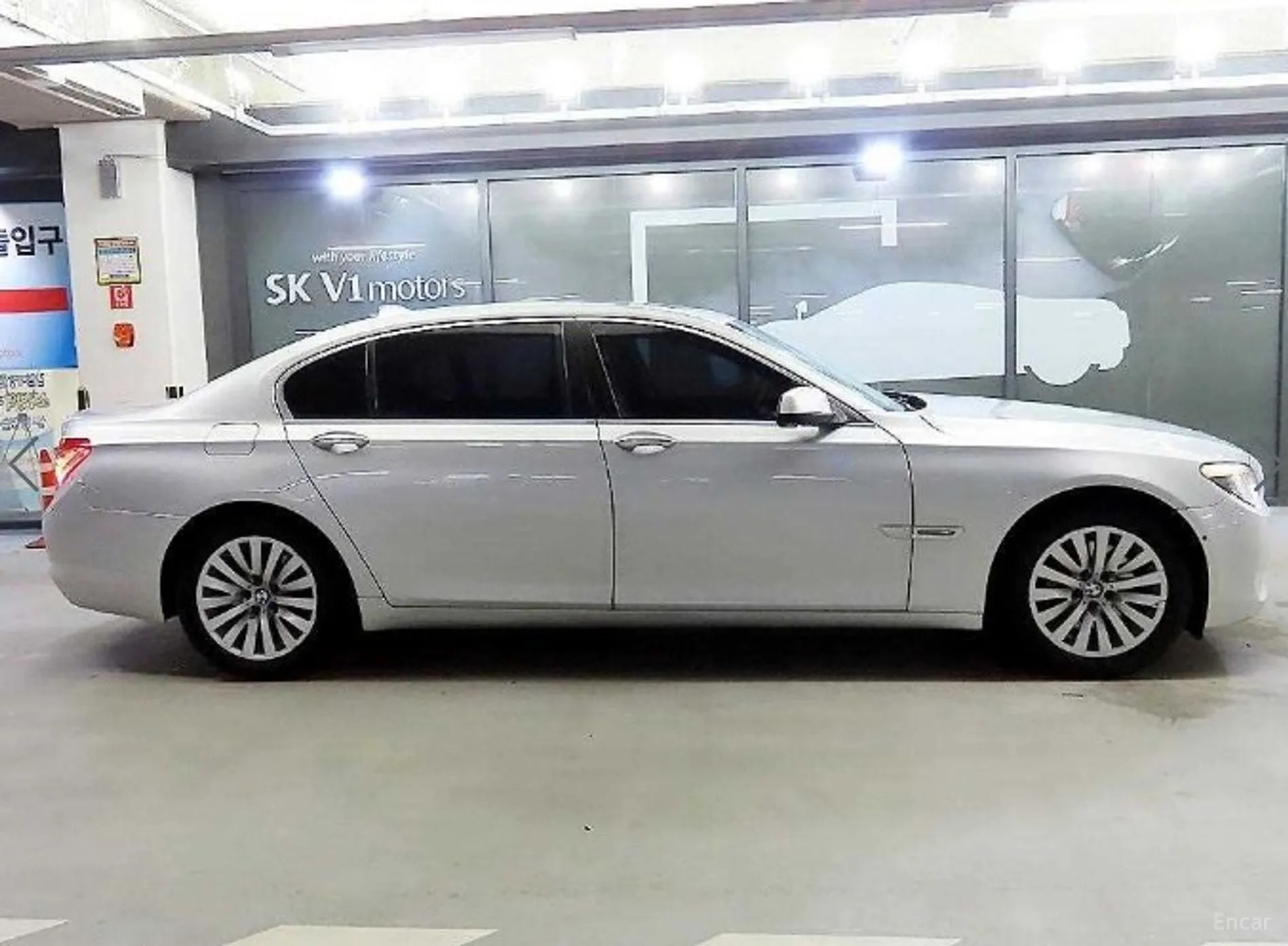 BMW 7 Series (F01) превью 3