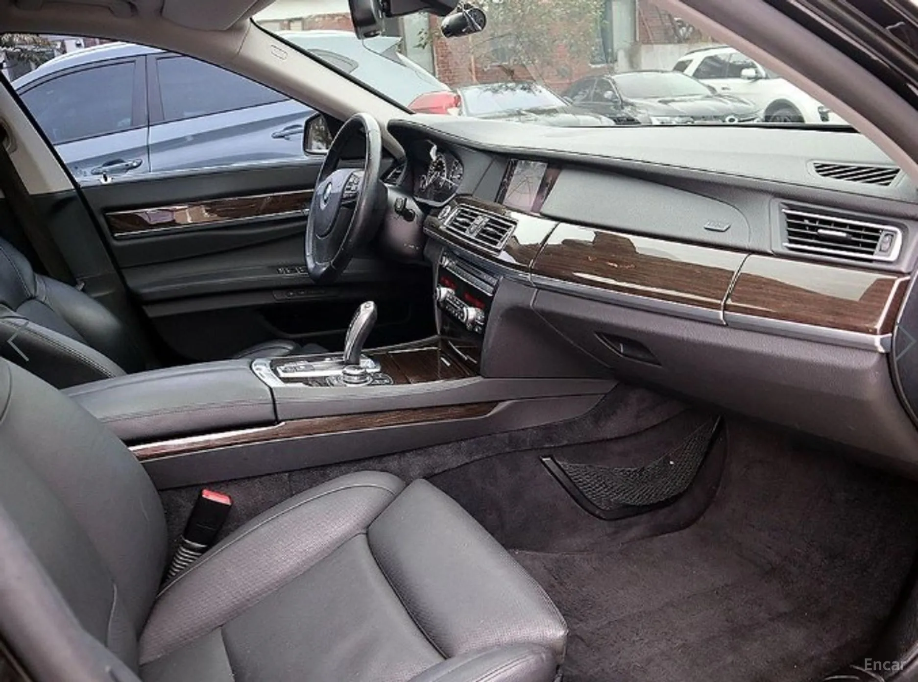 BMW 7 Series (F01) превью 13
