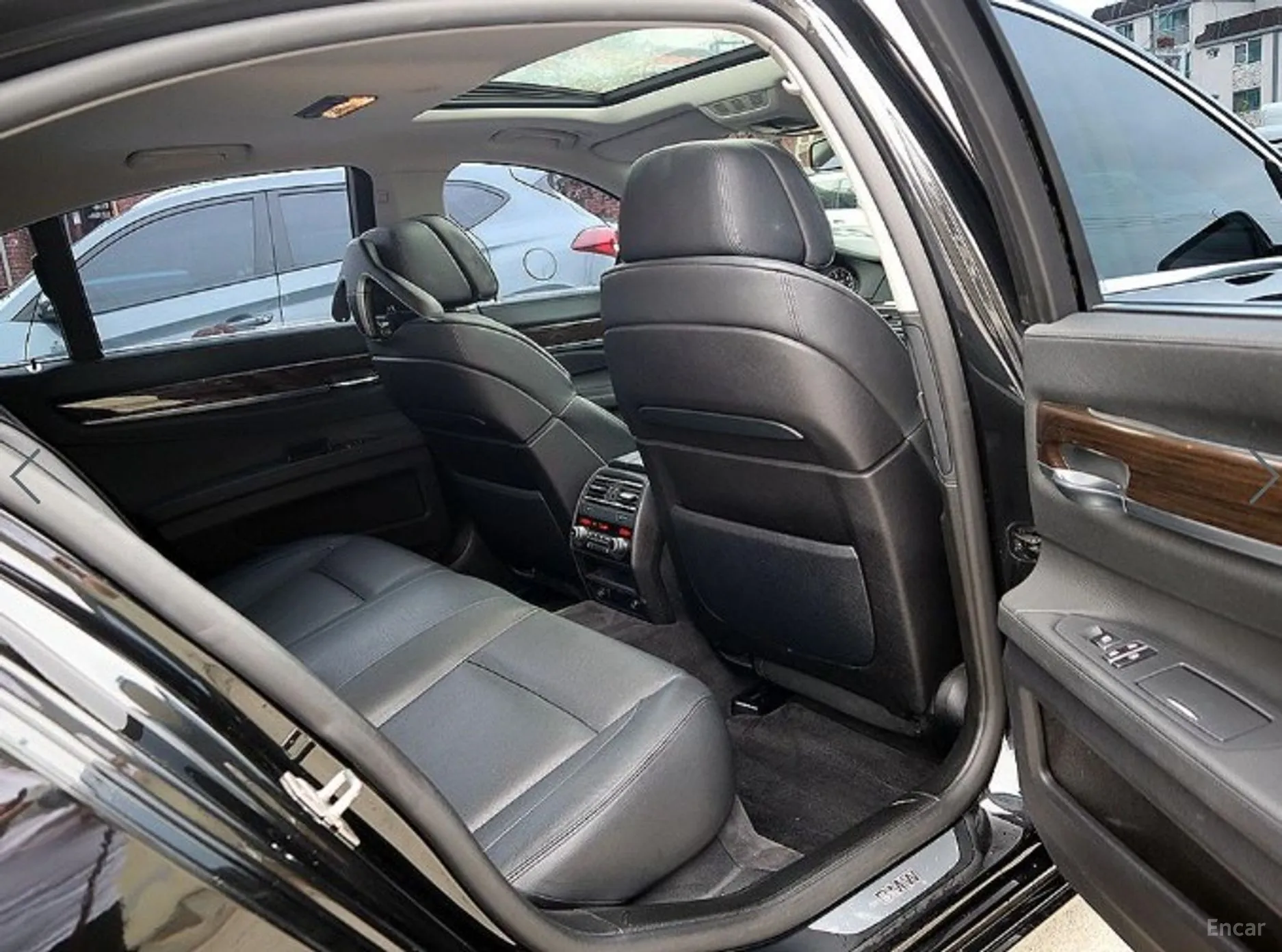 BMW 7 Series (F01) превью 14