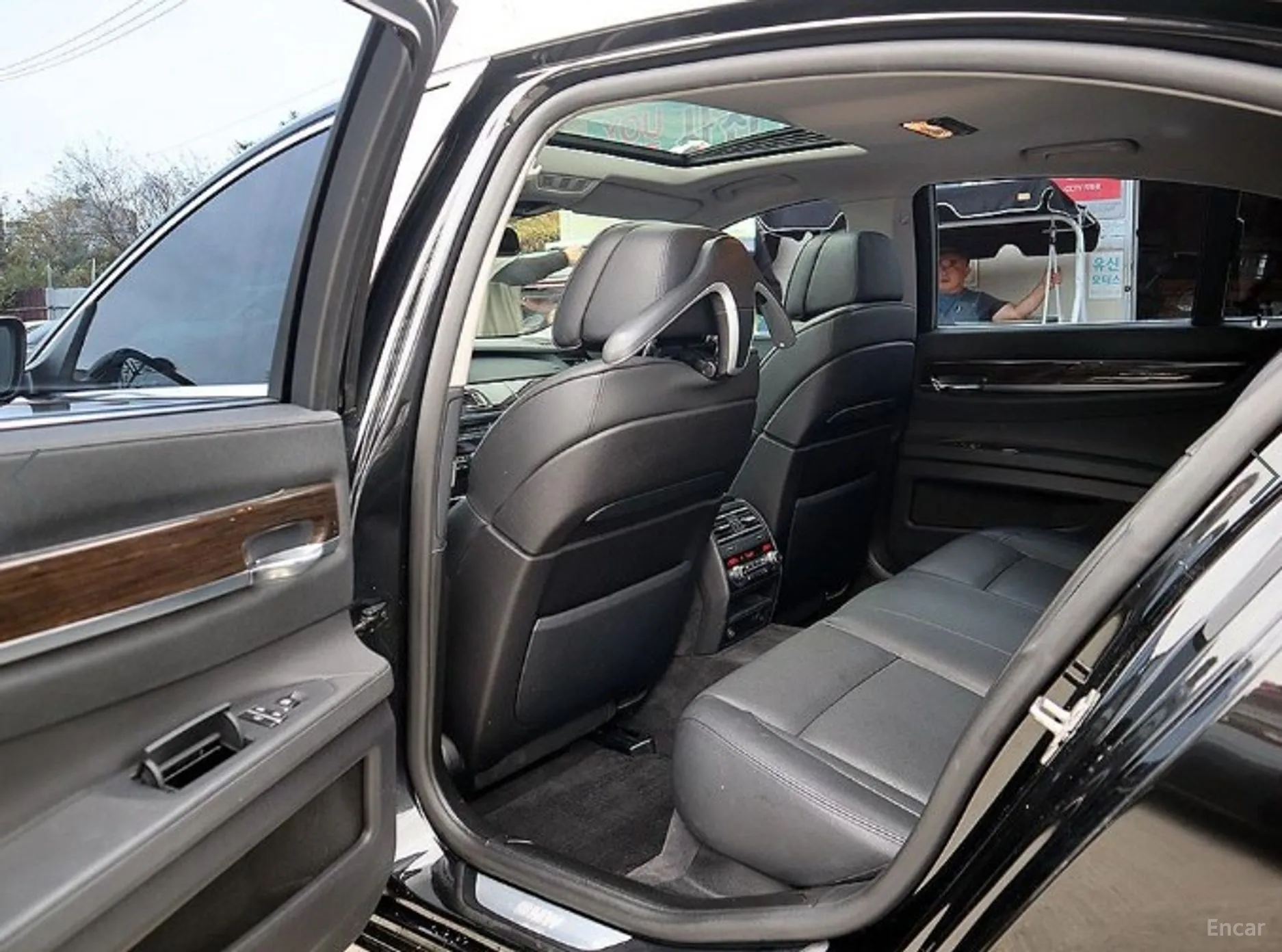 BMW 7 Series (F01) превью 7