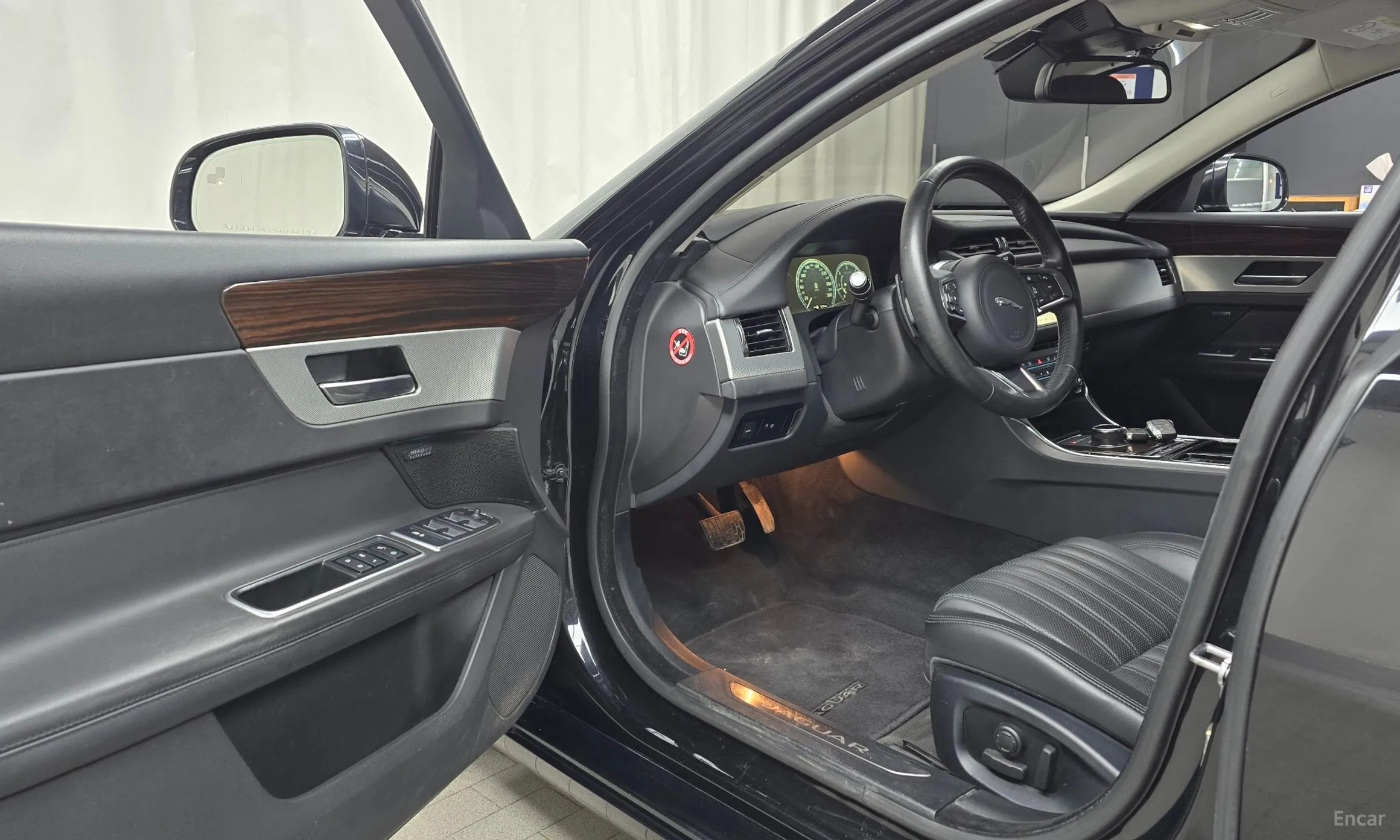 Jaguar XF (x260) превью 10