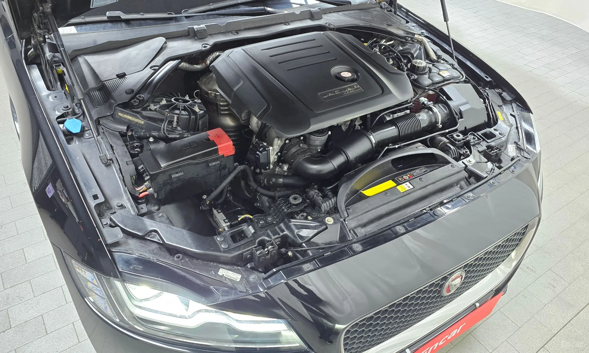 Jaguar XF (x260) превью 6