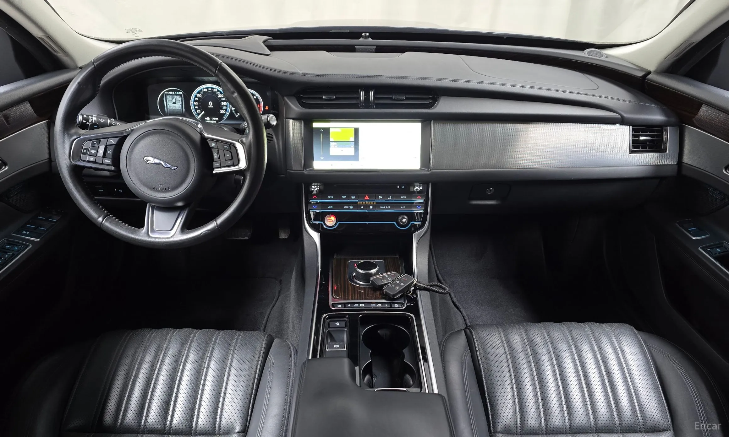 Jaguar XF (x260) превью 7