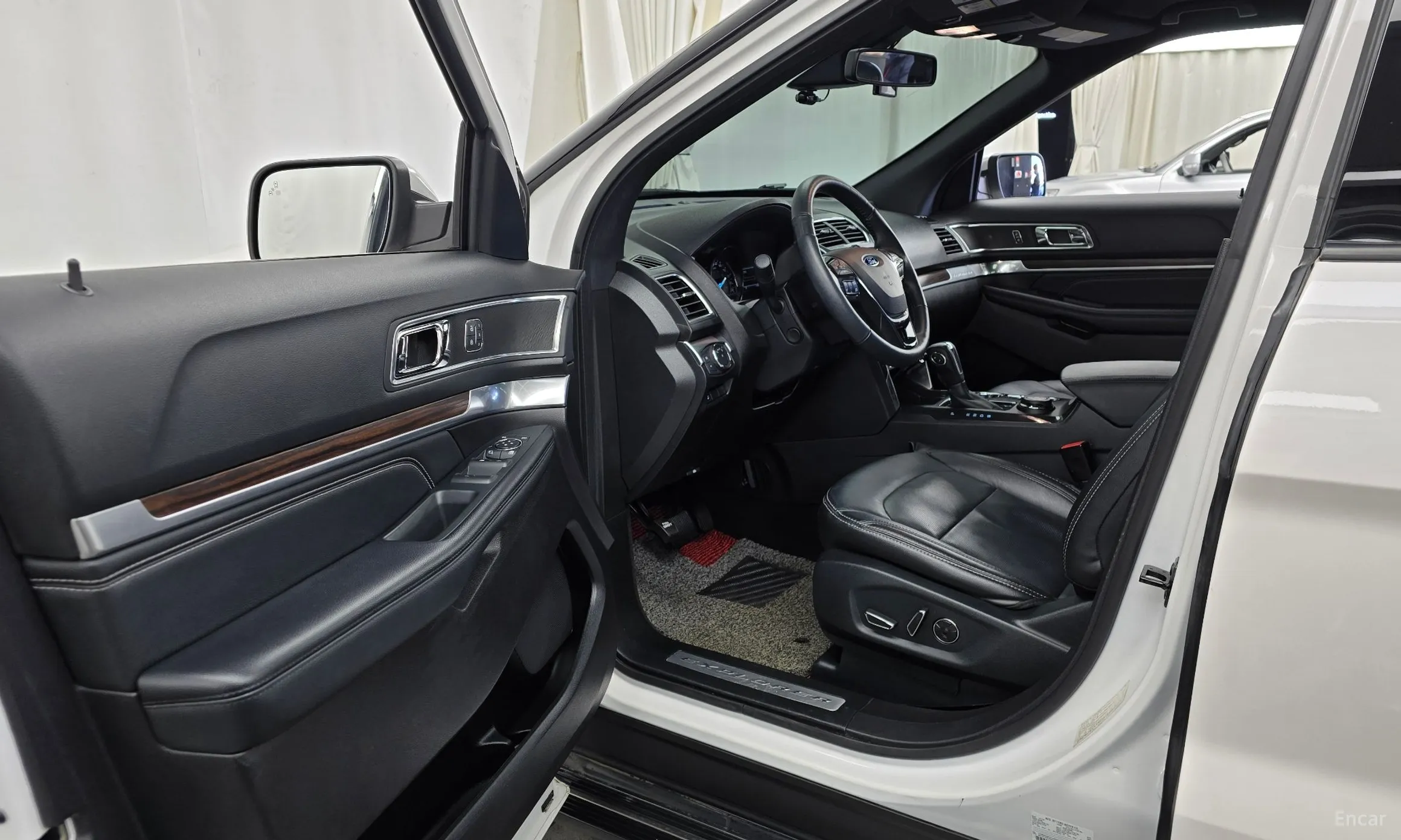 Ford Explorer превью 10