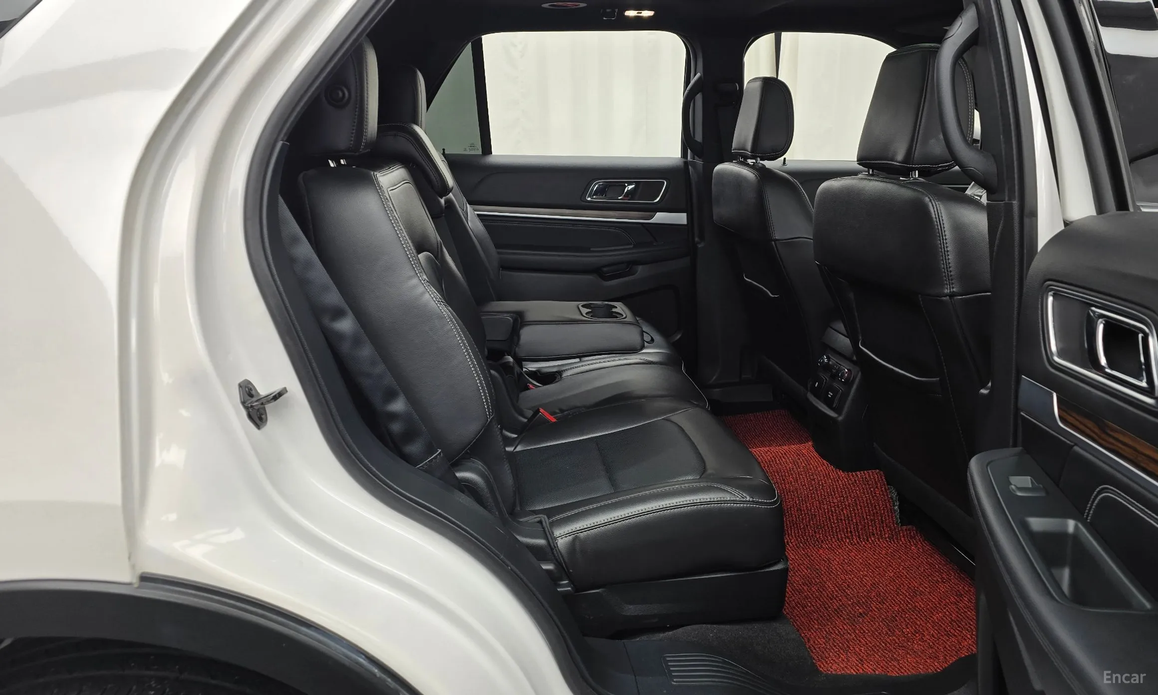 Ford Explorer превью 12