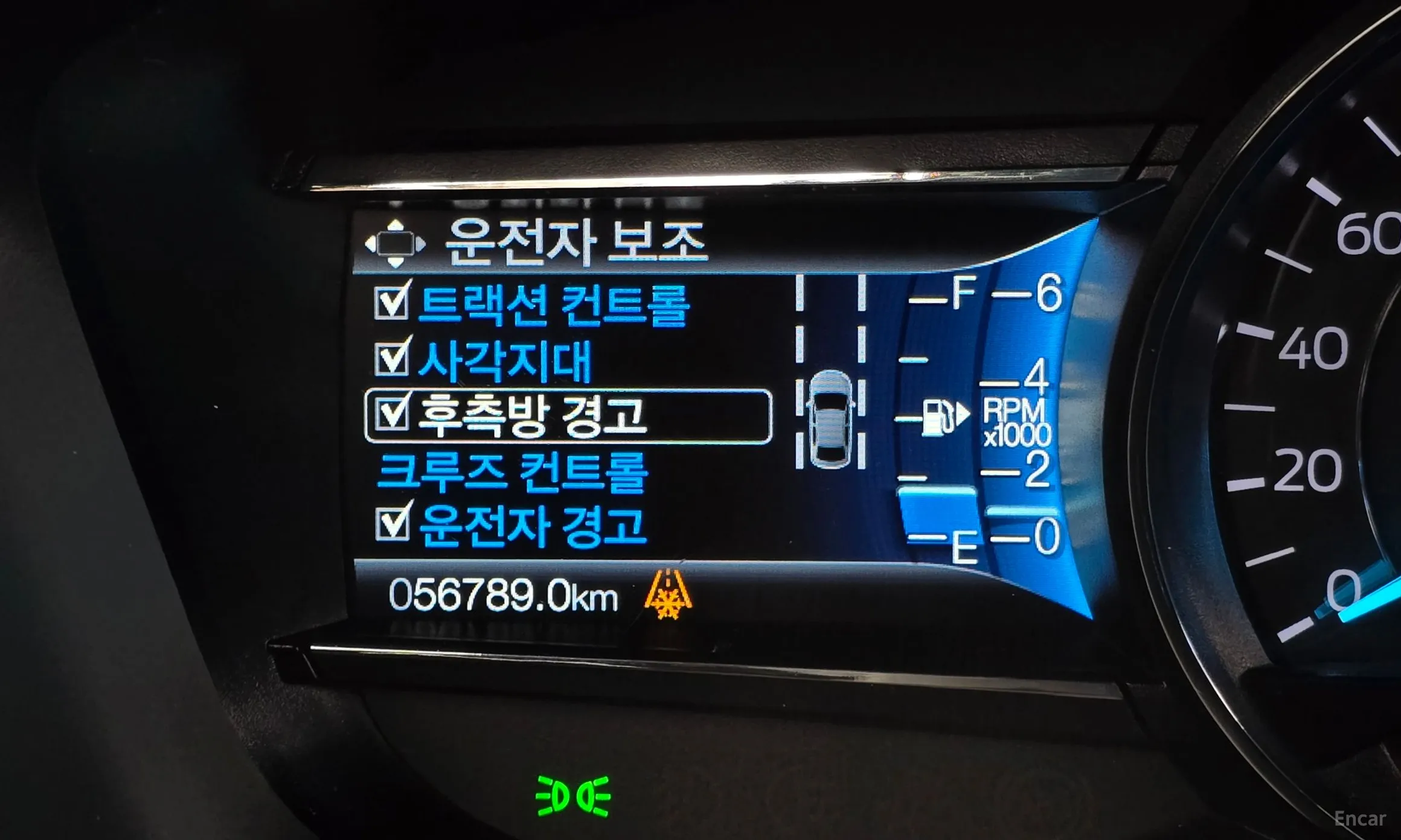 Ford Explorer превью 16