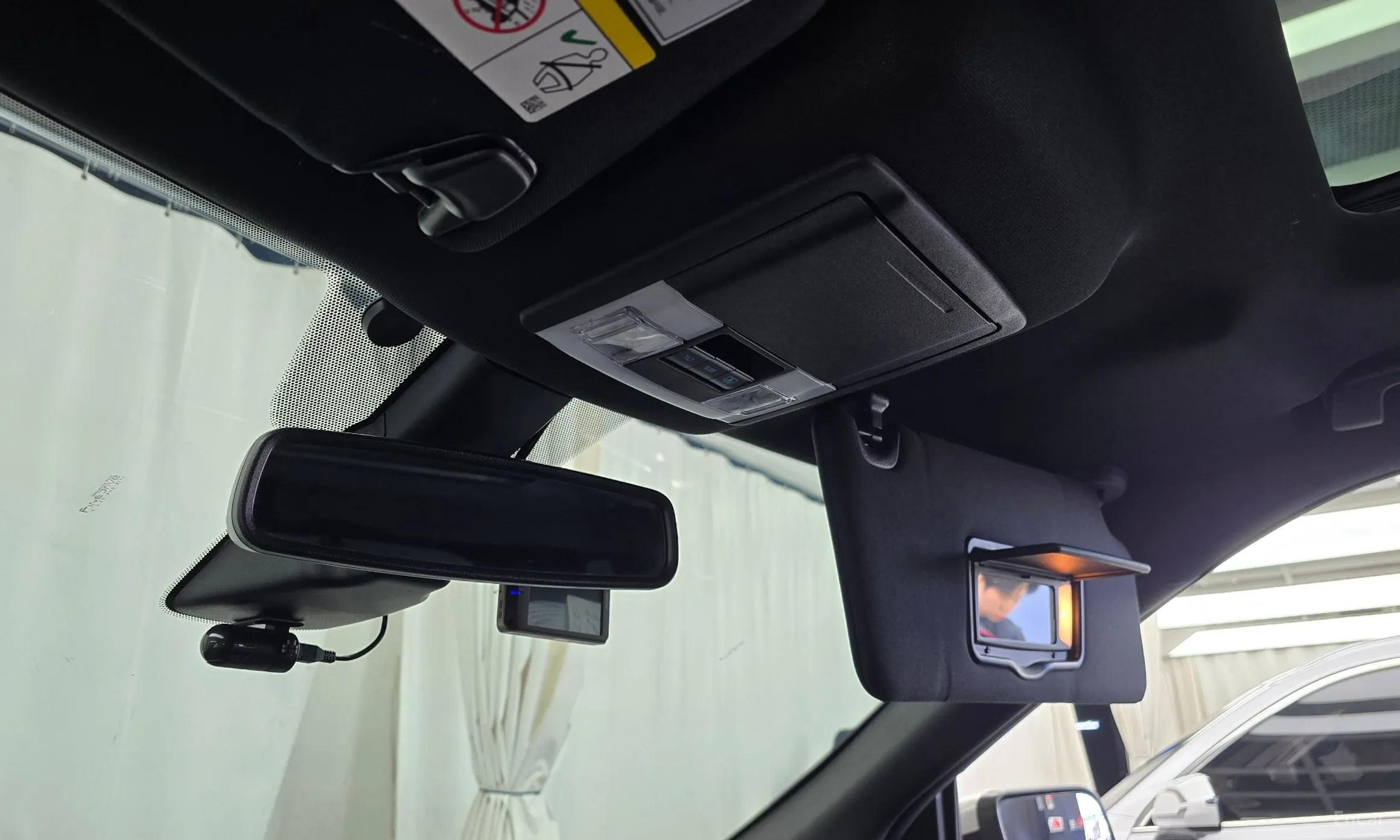 Ford Explorer превью 17