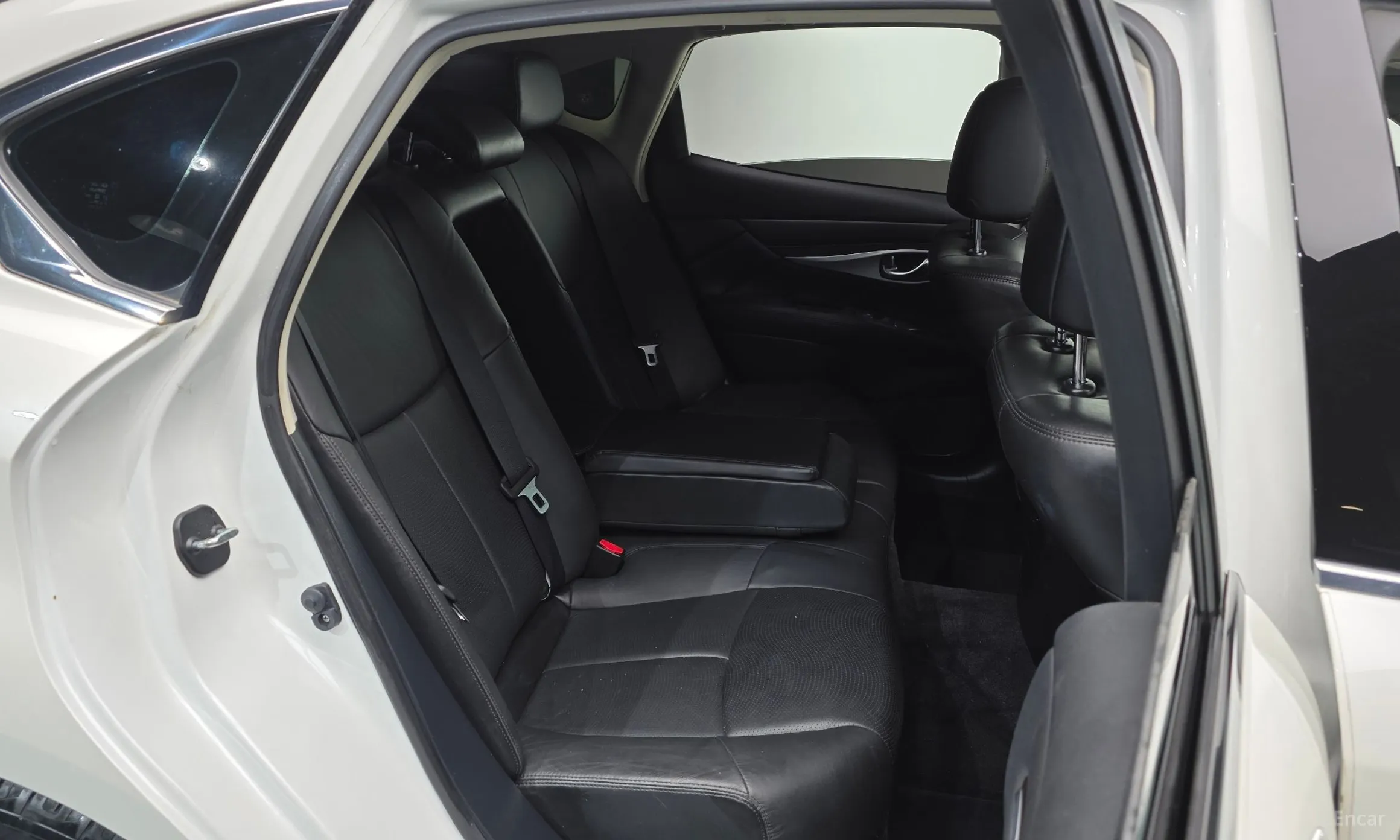 Infiniti Q70 превью 12