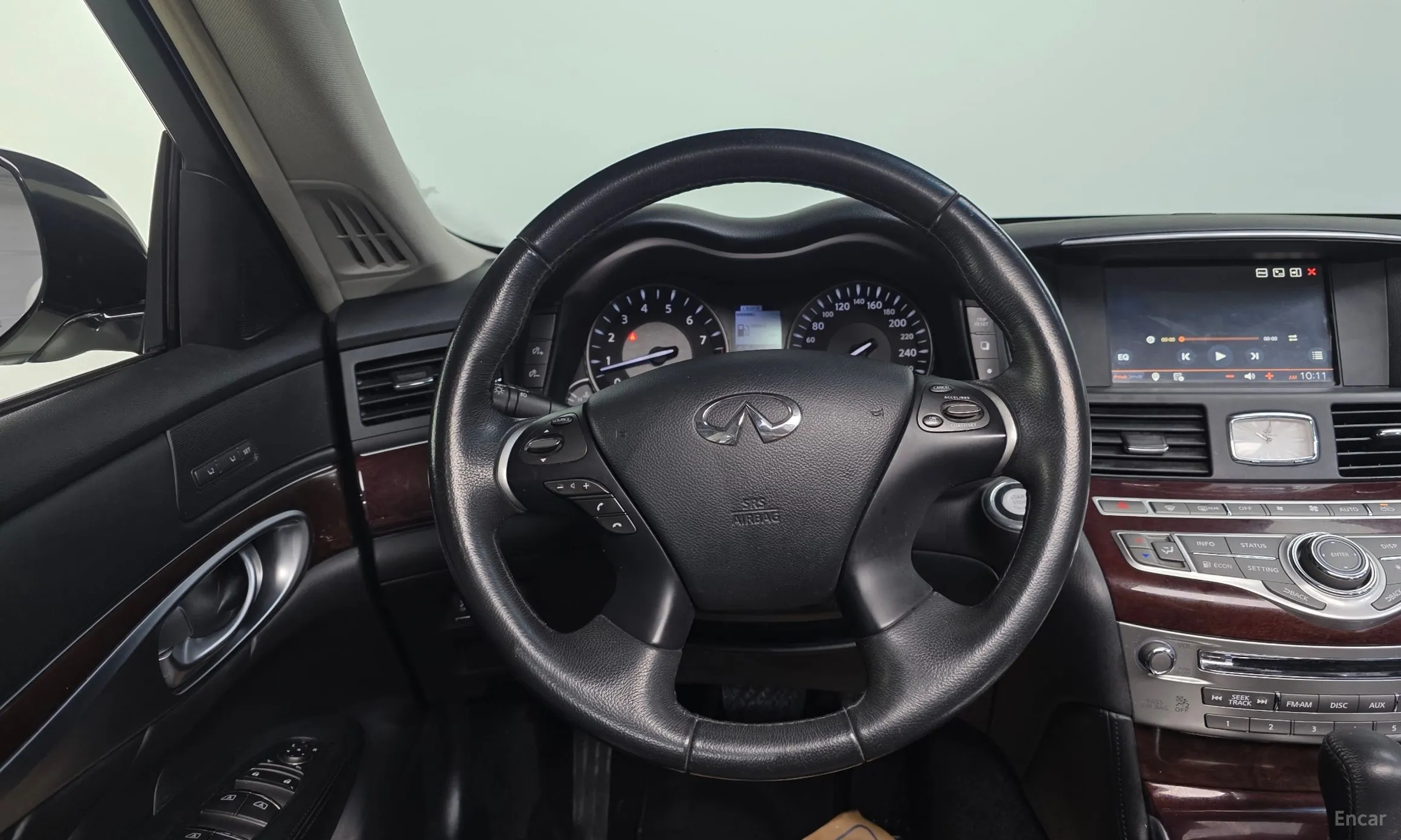 Infiniti Q70 превью 13