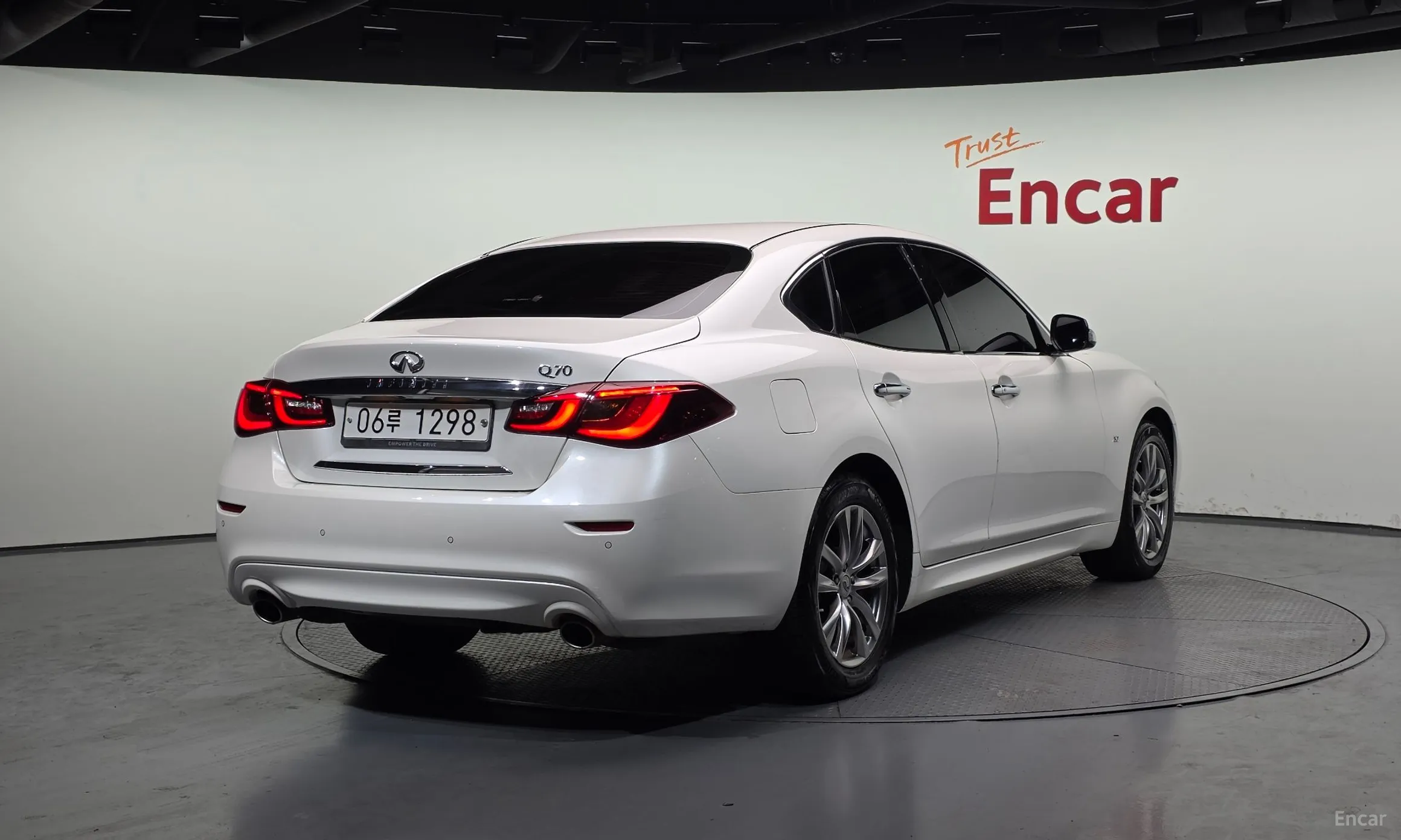 Infiniti Q70