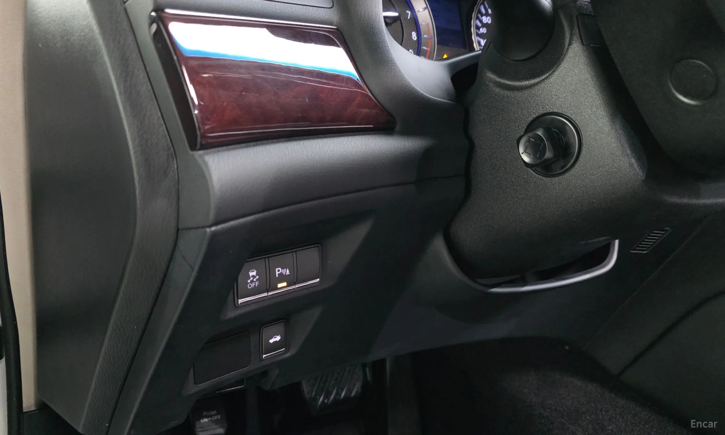 Infiniti Q70 превью 16