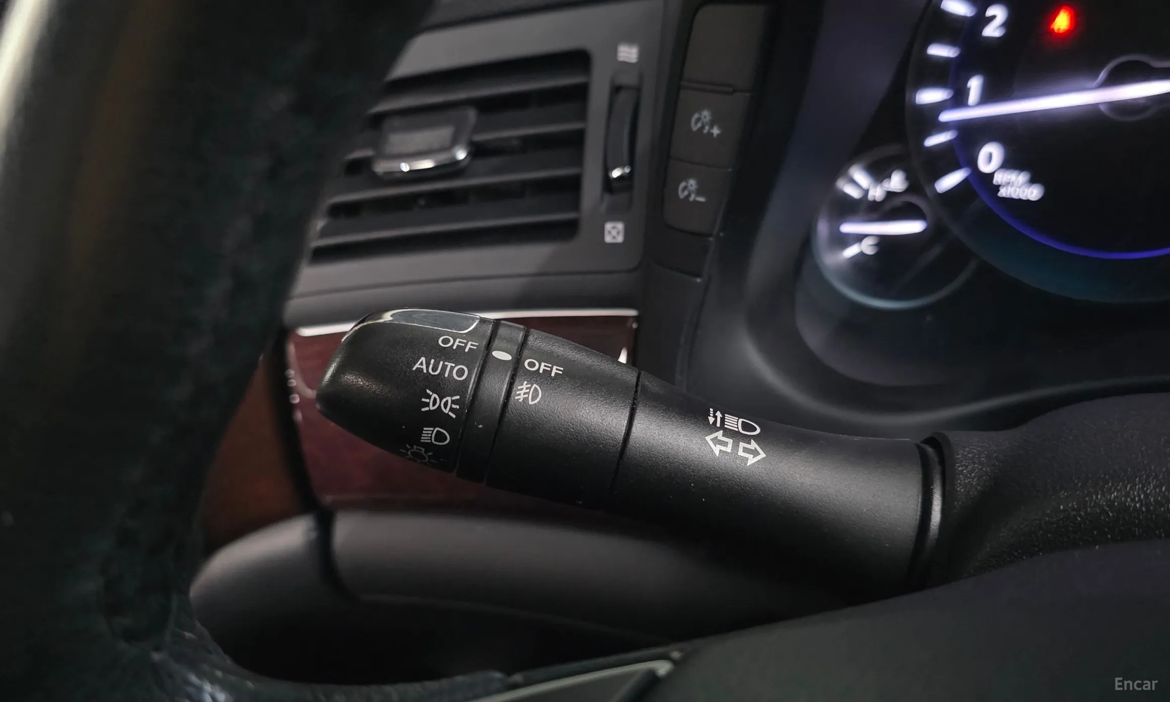 Infiniti Q70 превью 19