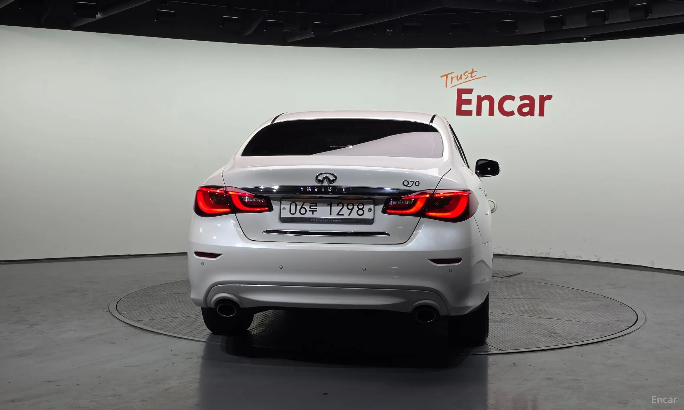 Infiniti Q70 превью 4