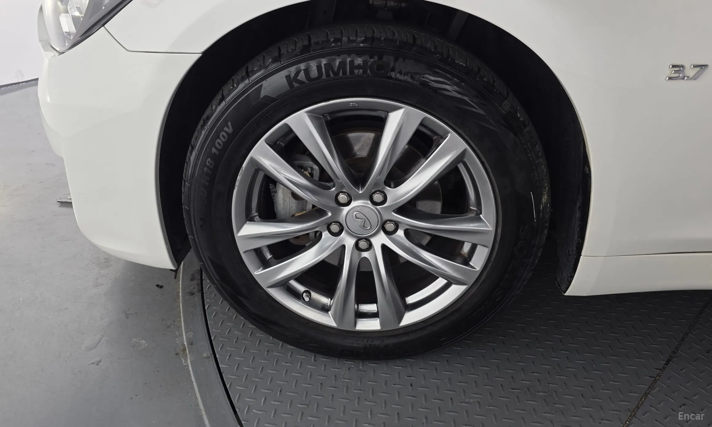 Infiniti Q70 превью 5