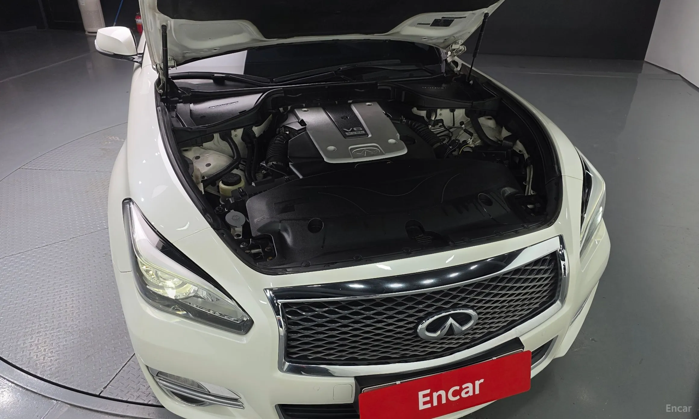 Infiniti Q70 превью 6