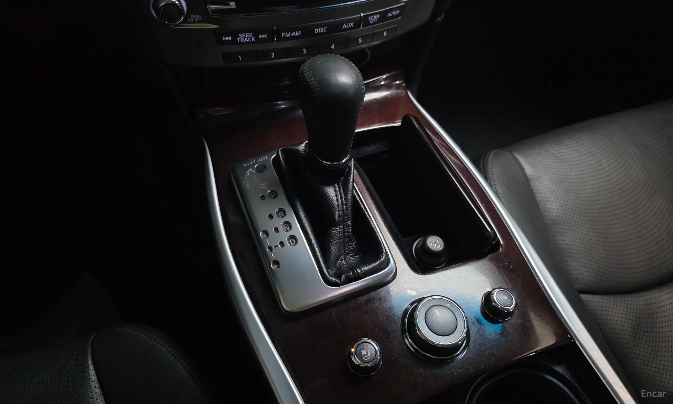 Infiniti Q70 превью 9