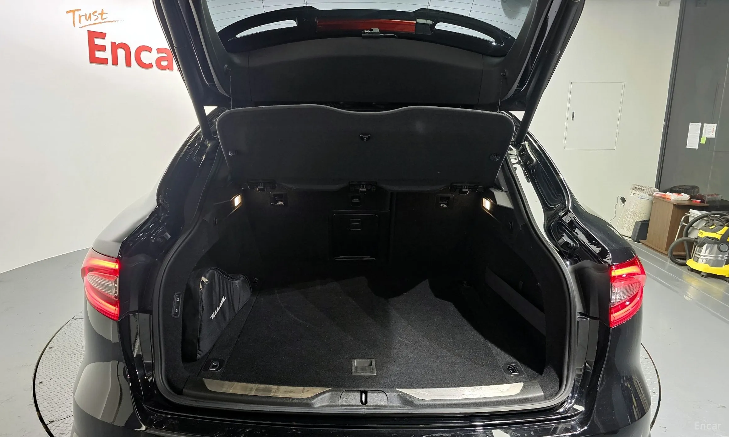 Maserati Levante превью 20