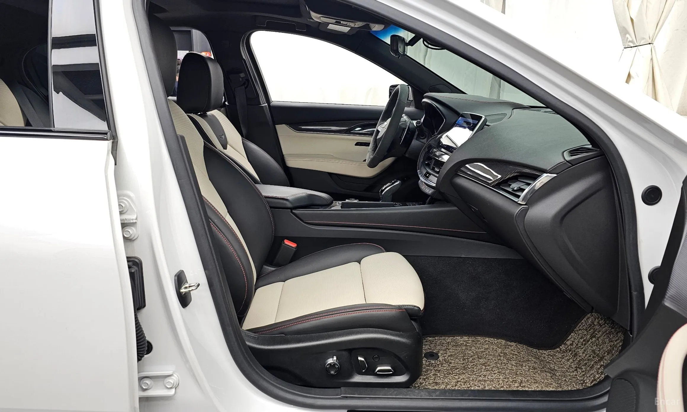 Cadillac CT5 превью 11