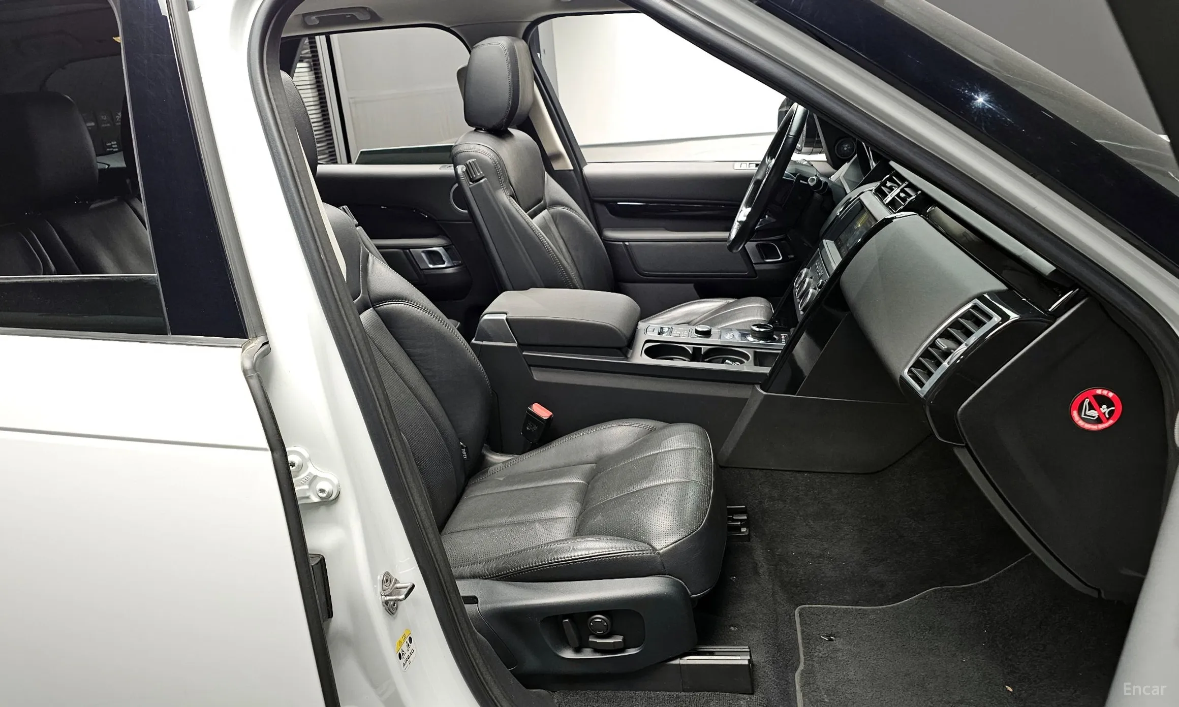 Land Rover Discovery 5 превью 10