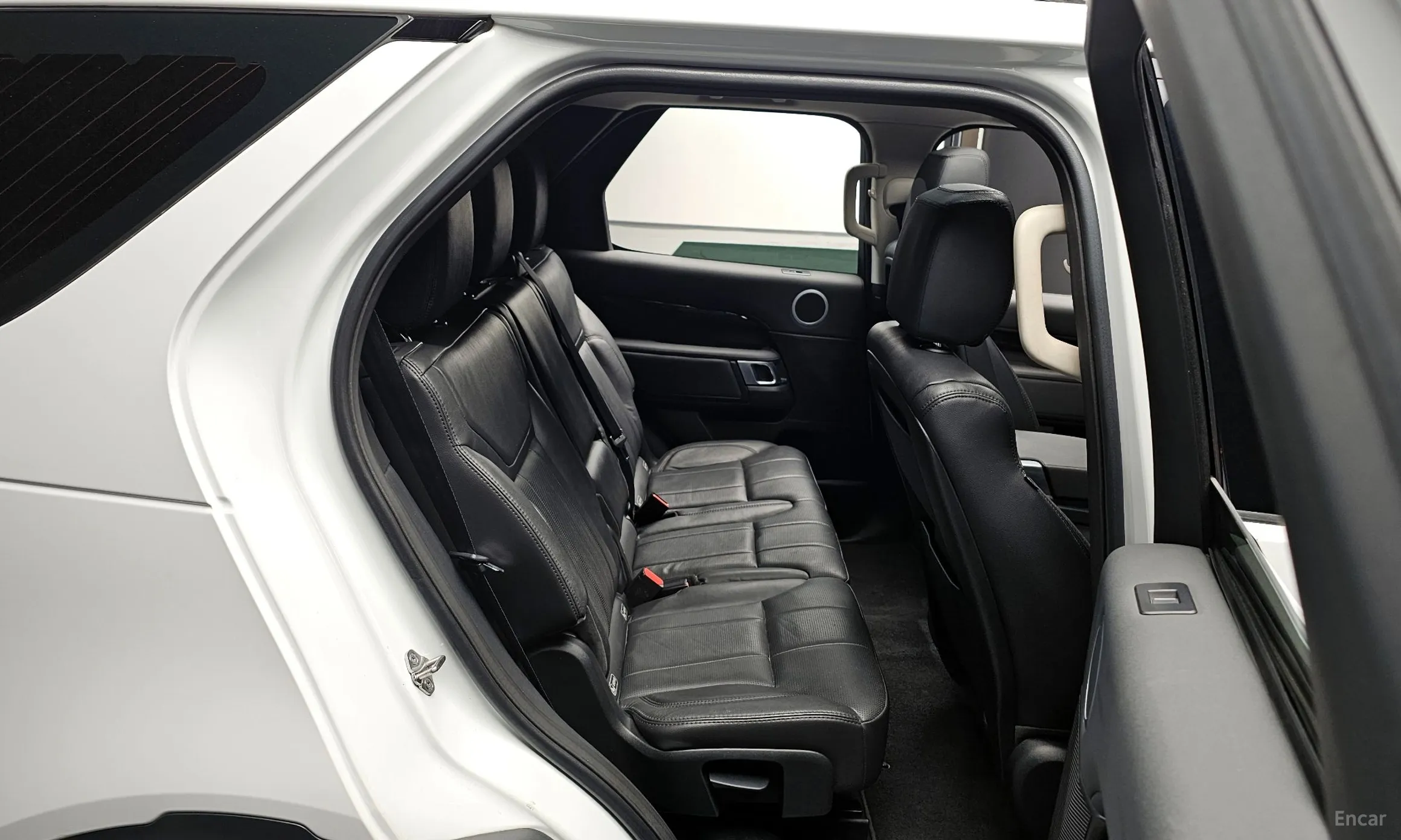 Land Rover Discovery 5 превью 11