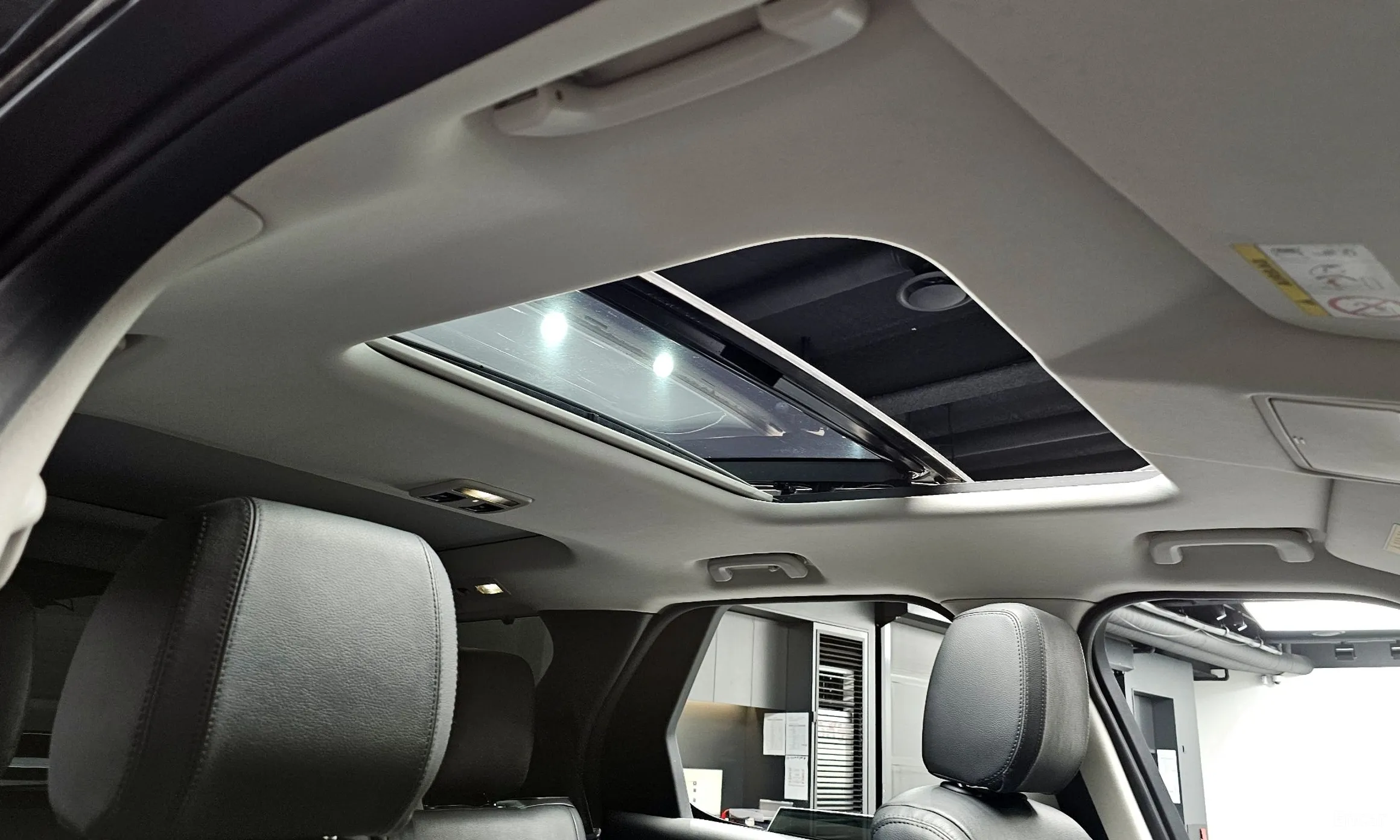 Land Rover Discovery 5 превью 19
