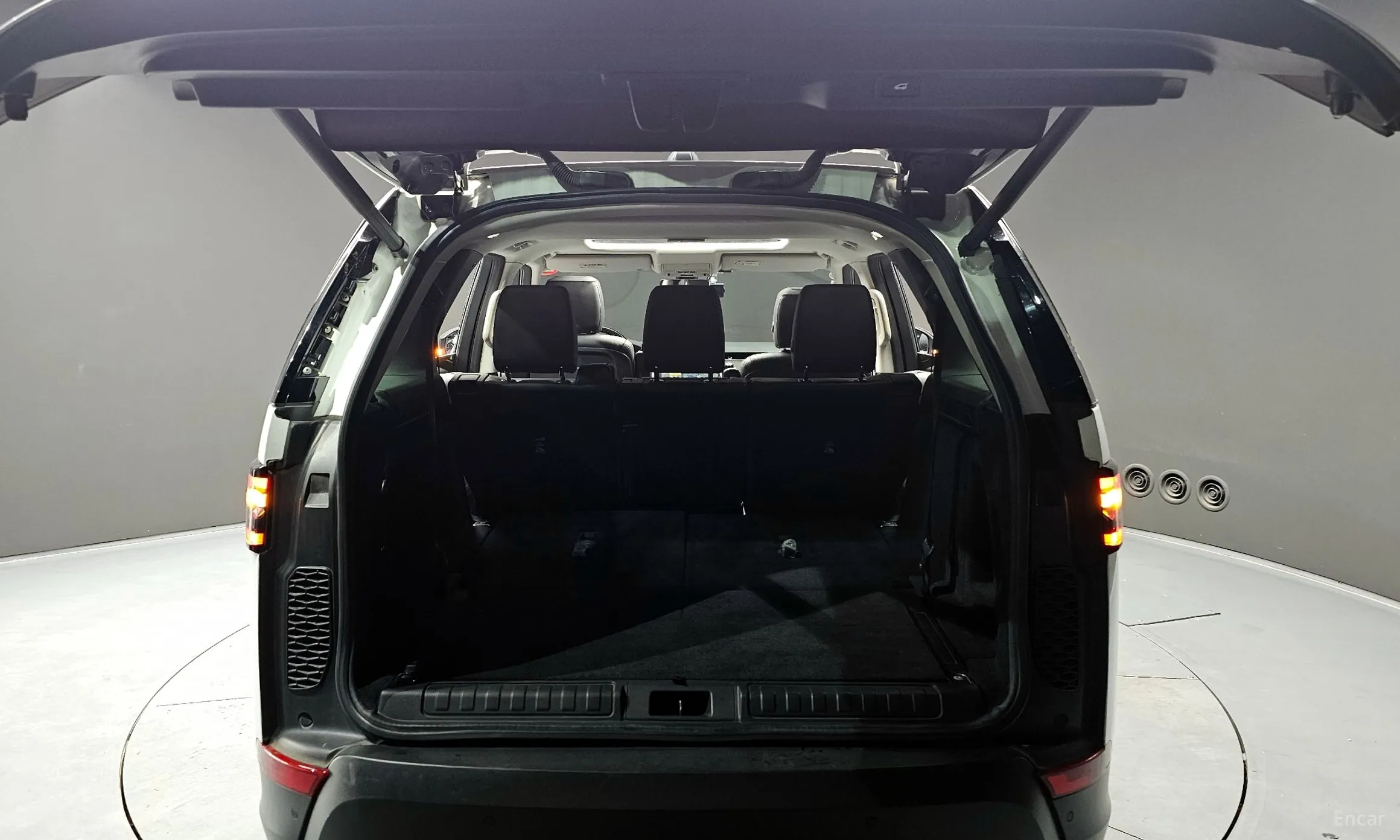 Land Rover Discovery 5 превью 20