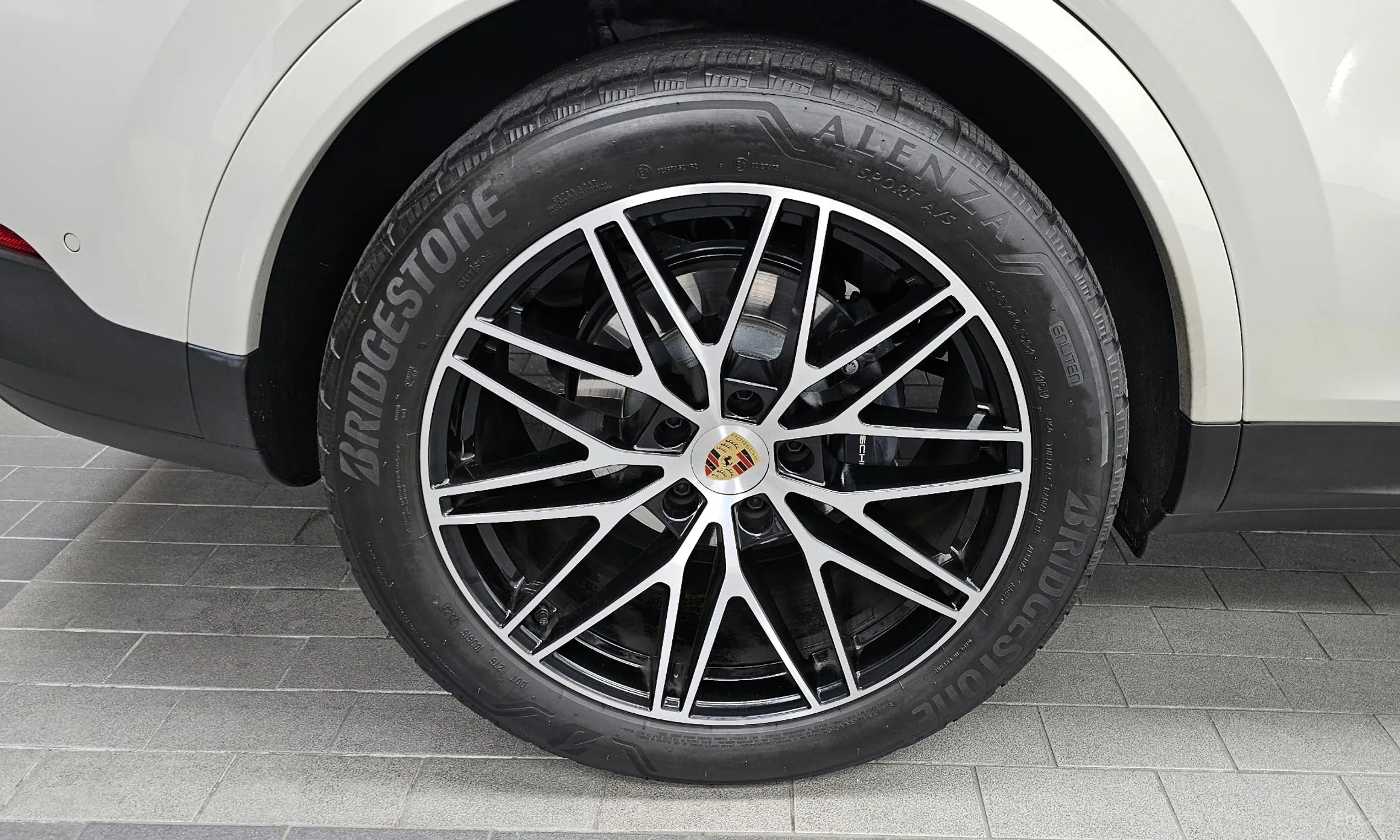 Porsche Cayenne (PO536) превью 5