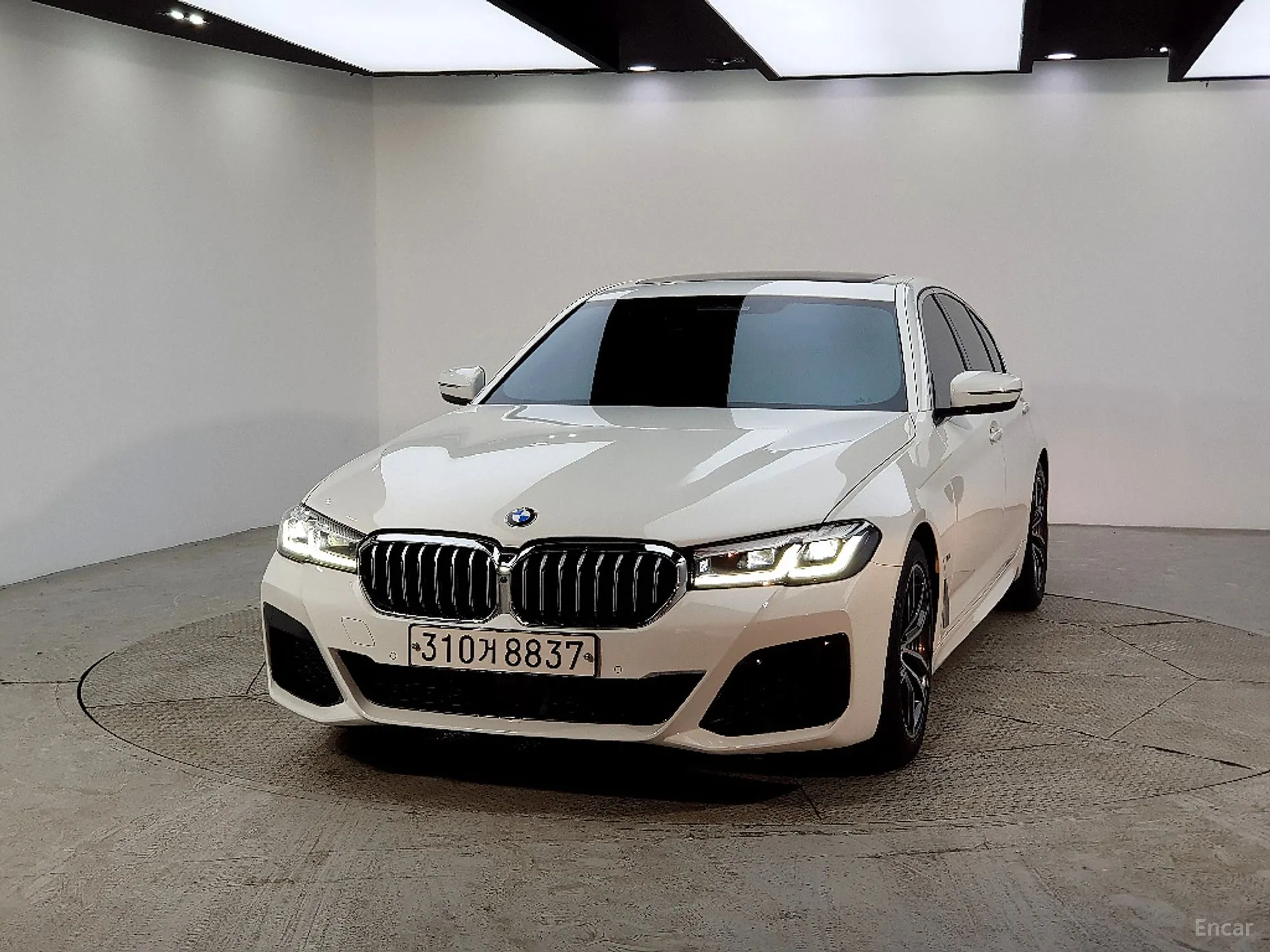 BMW 5 Series (G30) превью 2
