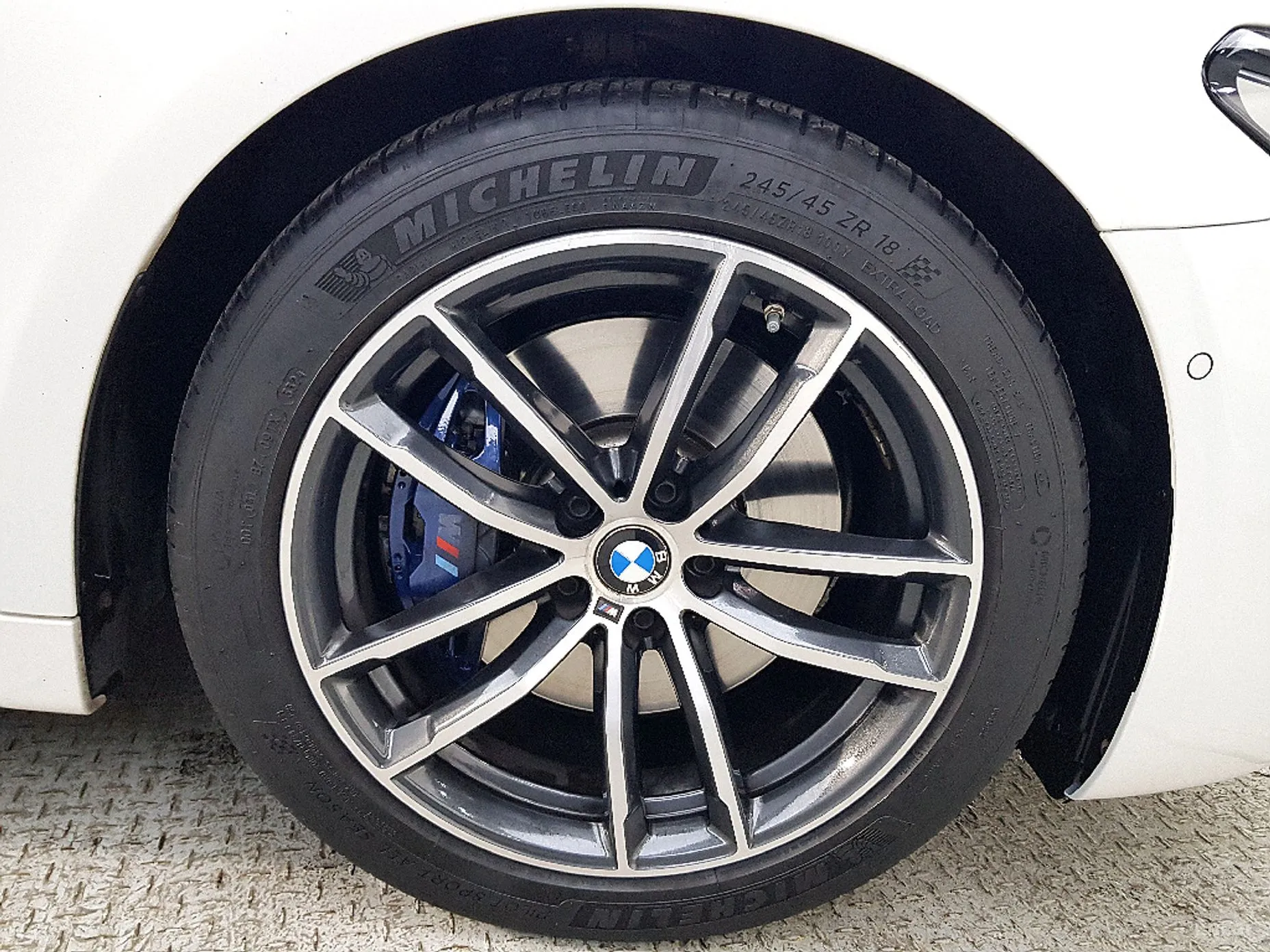 BMW 5 Series (G30) превью 20