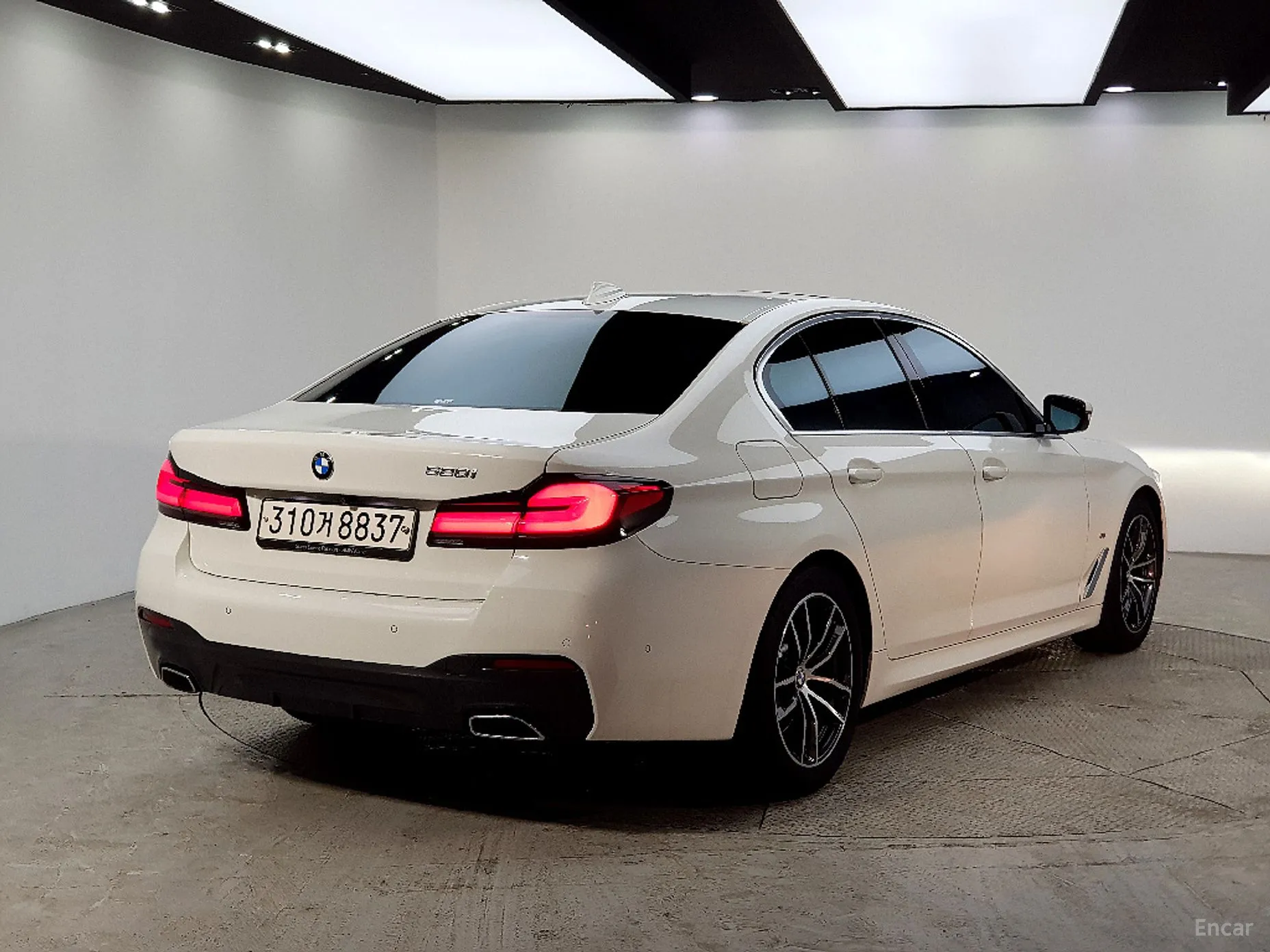 BMW 5 Series (G30) превью 4
