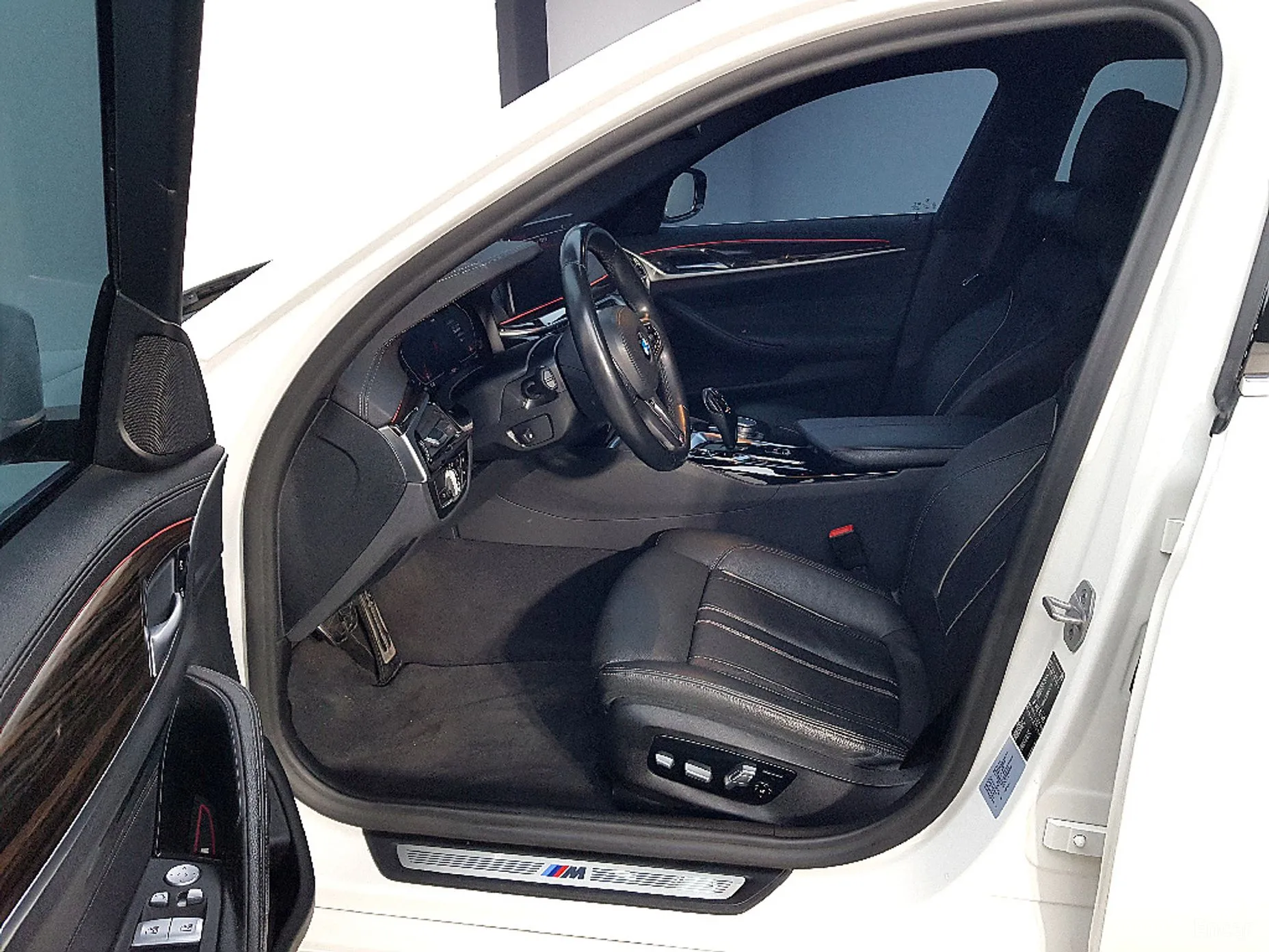 BMW 5 Series (G30) превью 8