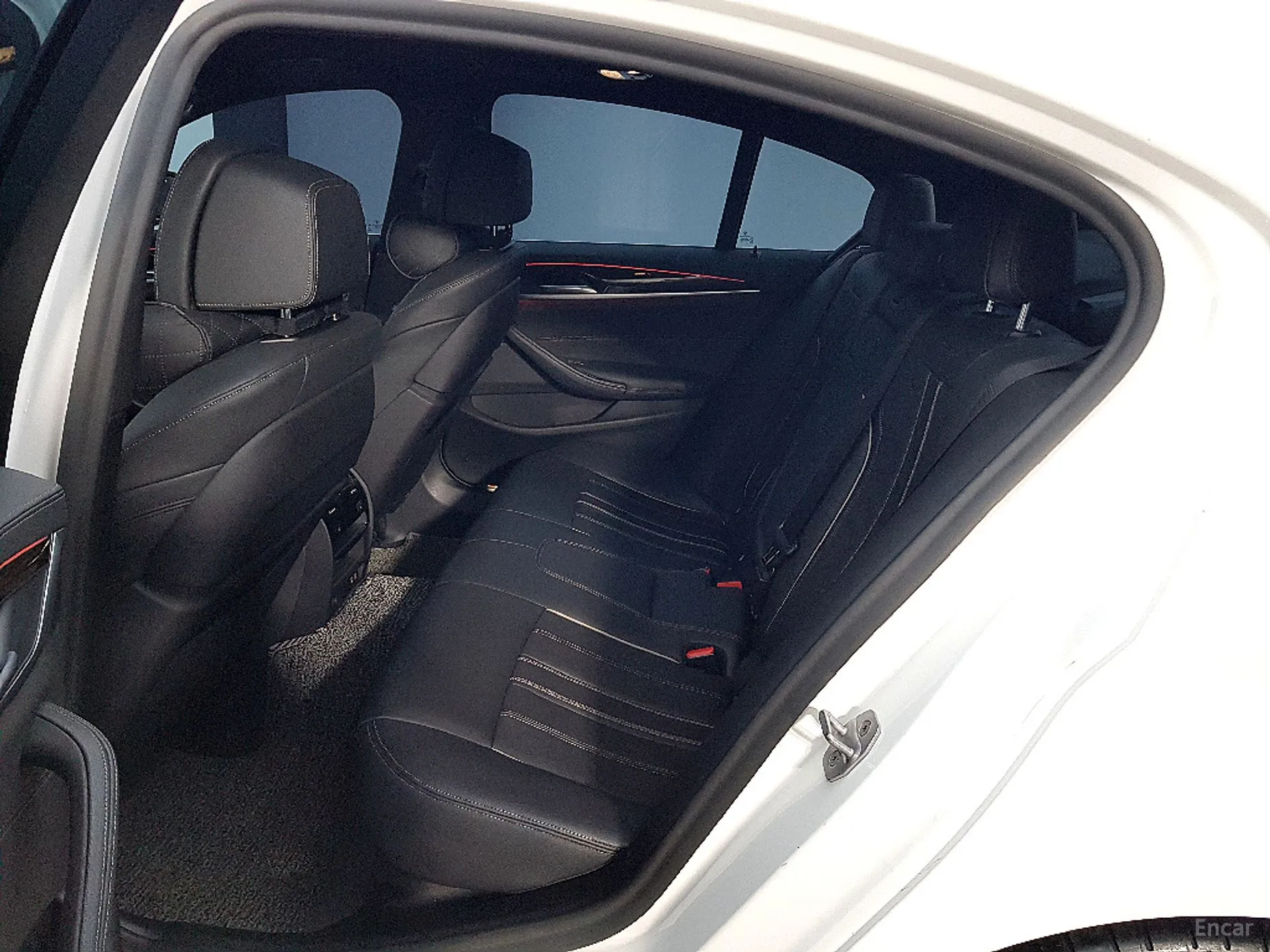 BMW 5 Series (G30) превью 9