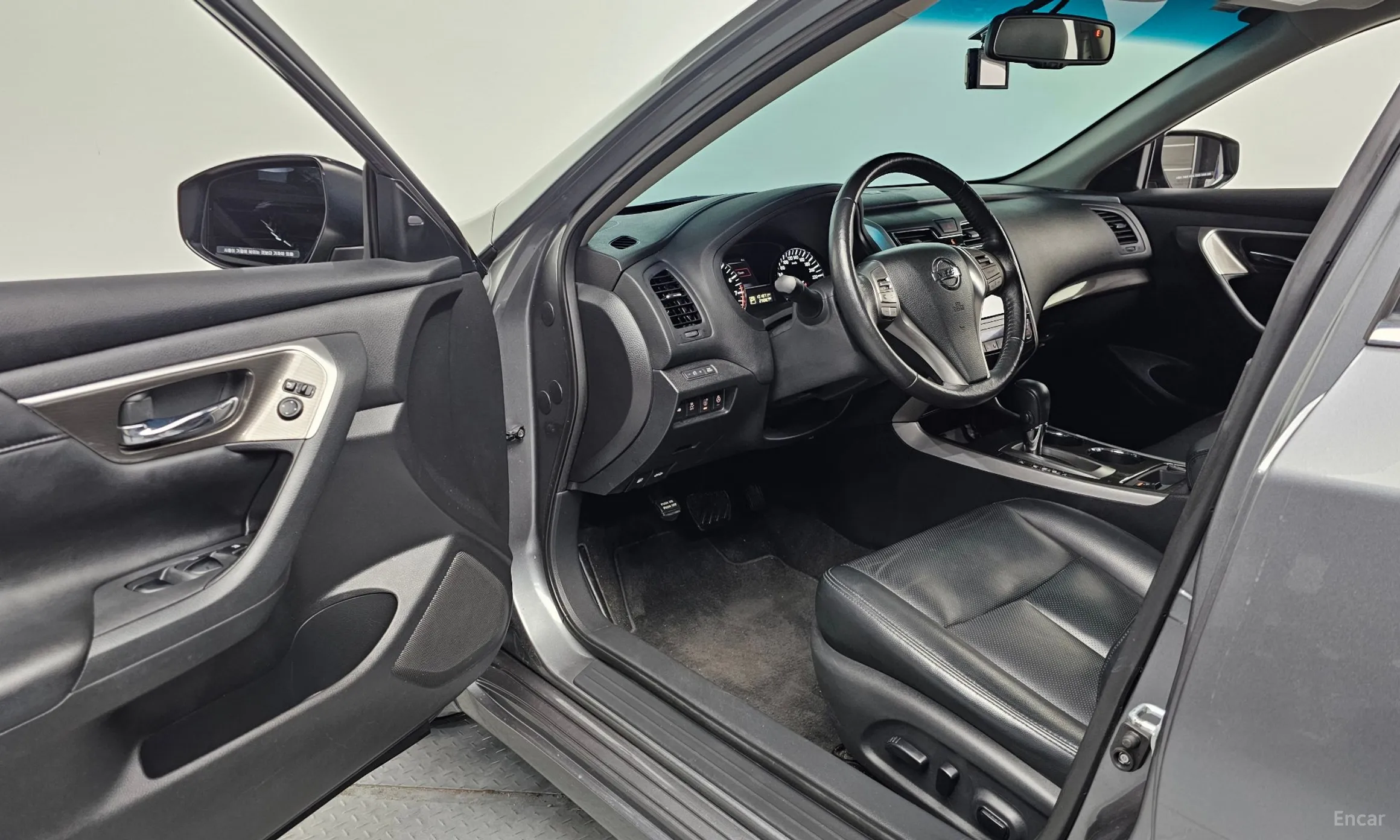 Nissan Altima превью 10